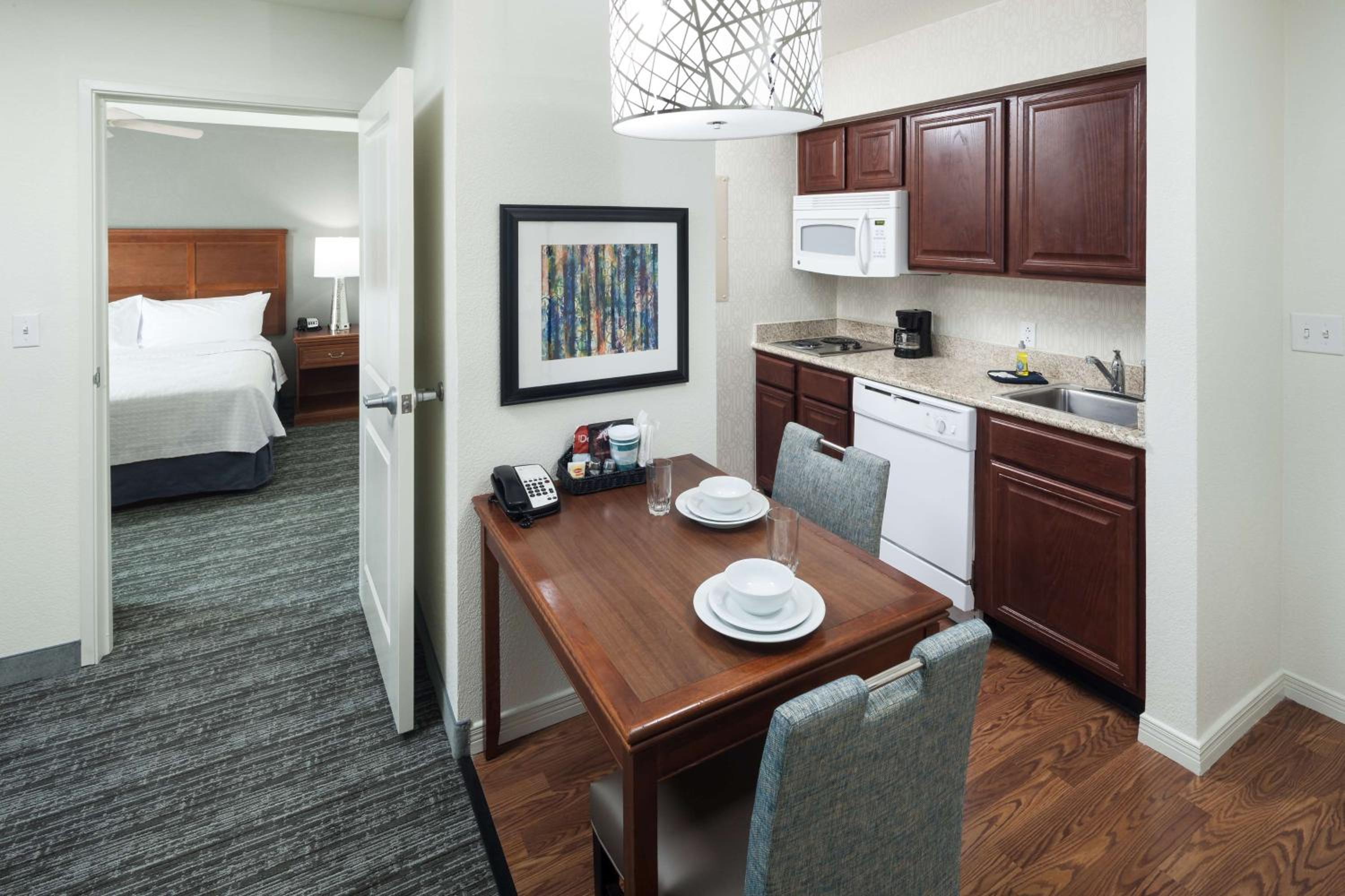 One-Bedroom King Suite - Non-Smoking - Photo 4