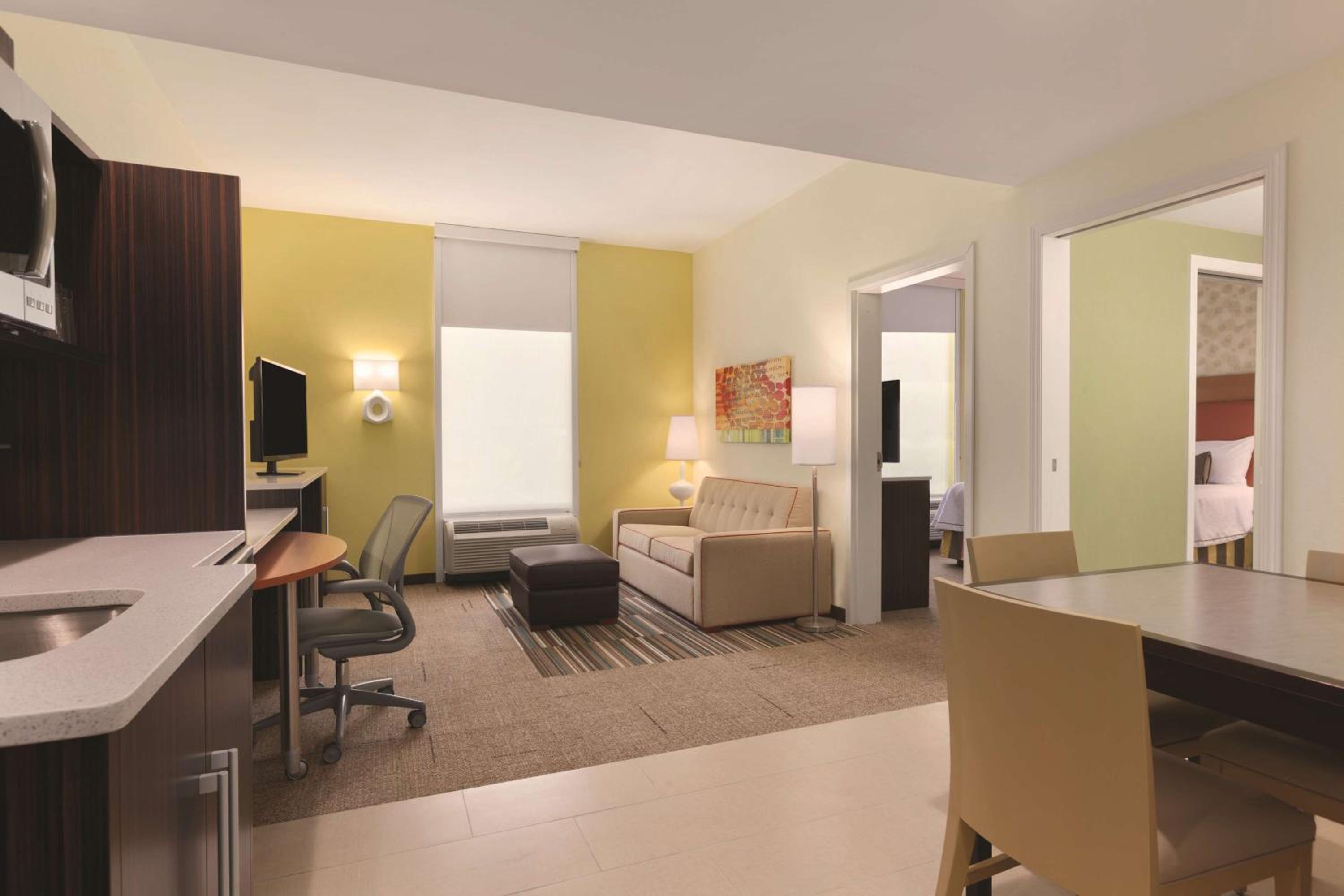 One-Bedroom Queen Suite - Non-Smoking photo 1