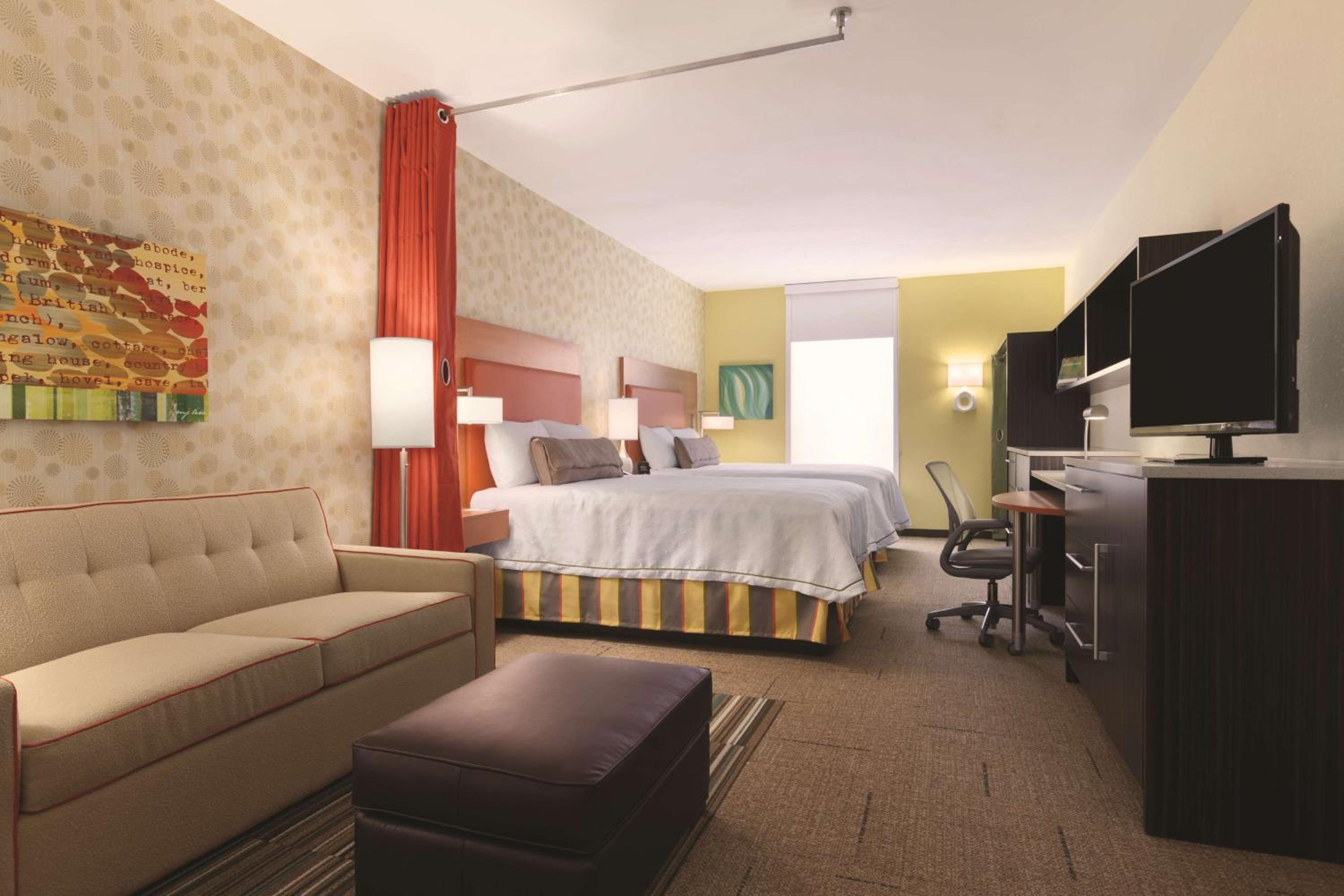 Queen Studio with Two Queen Beds - Non-Smoking photo 1