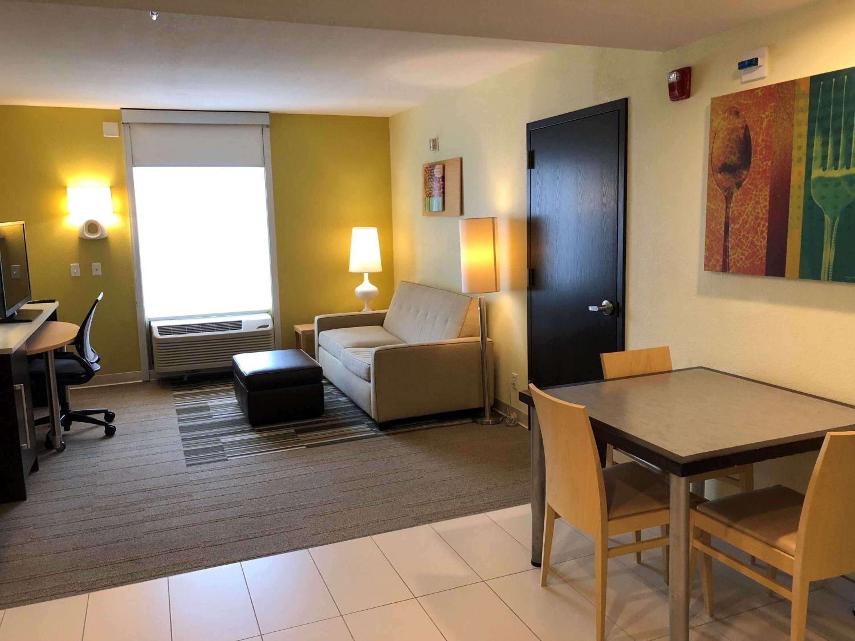 One-Bedroom King Suite - Non-Smoking photo 1