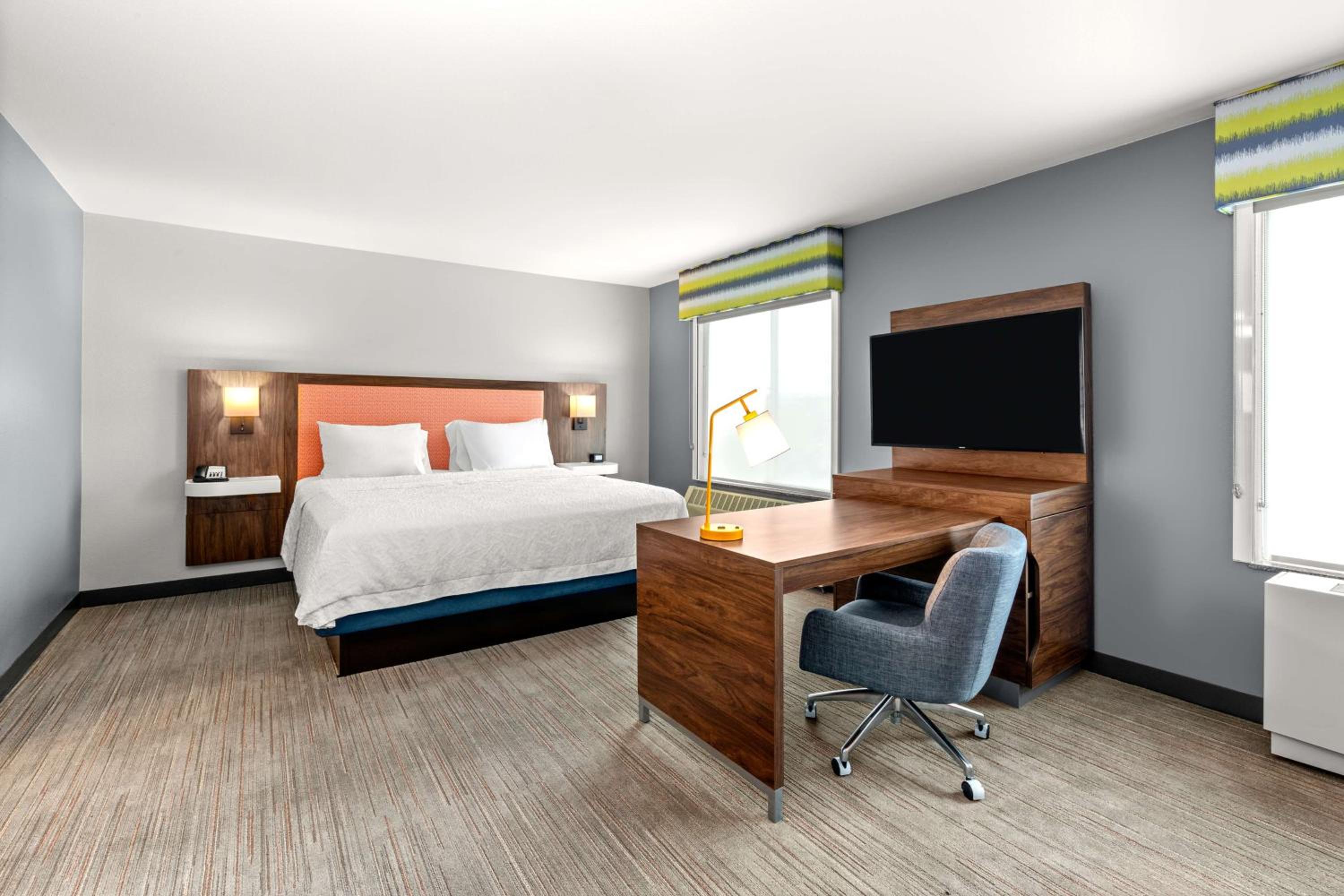 King Studio Suite with Sofa Bed - Non-Smoking - Photo 3