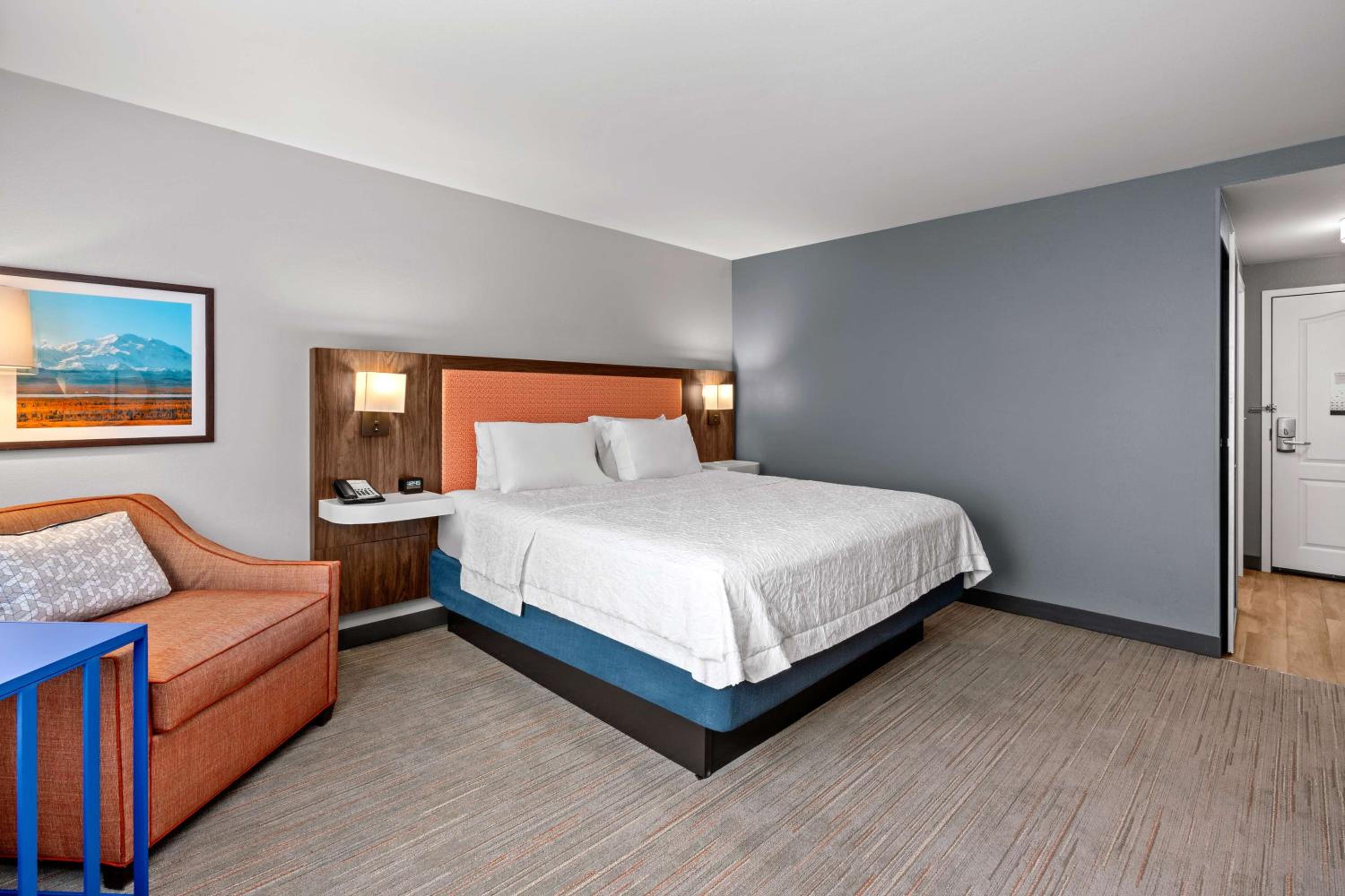 King Room with King Bed - Non-Smoking - Photo 1