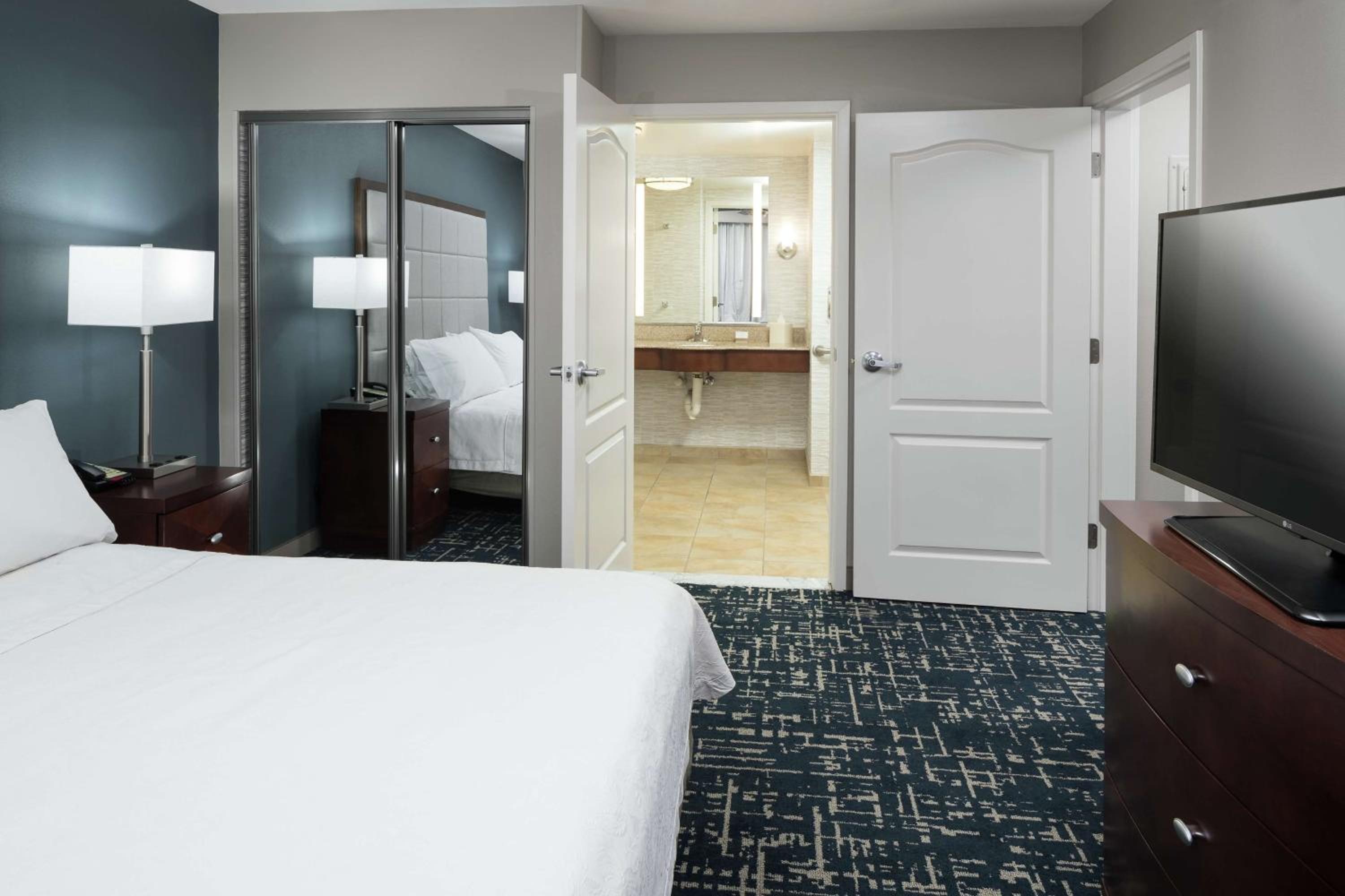 One-Bedroom King Suite - Non-Smoking - Photo 4