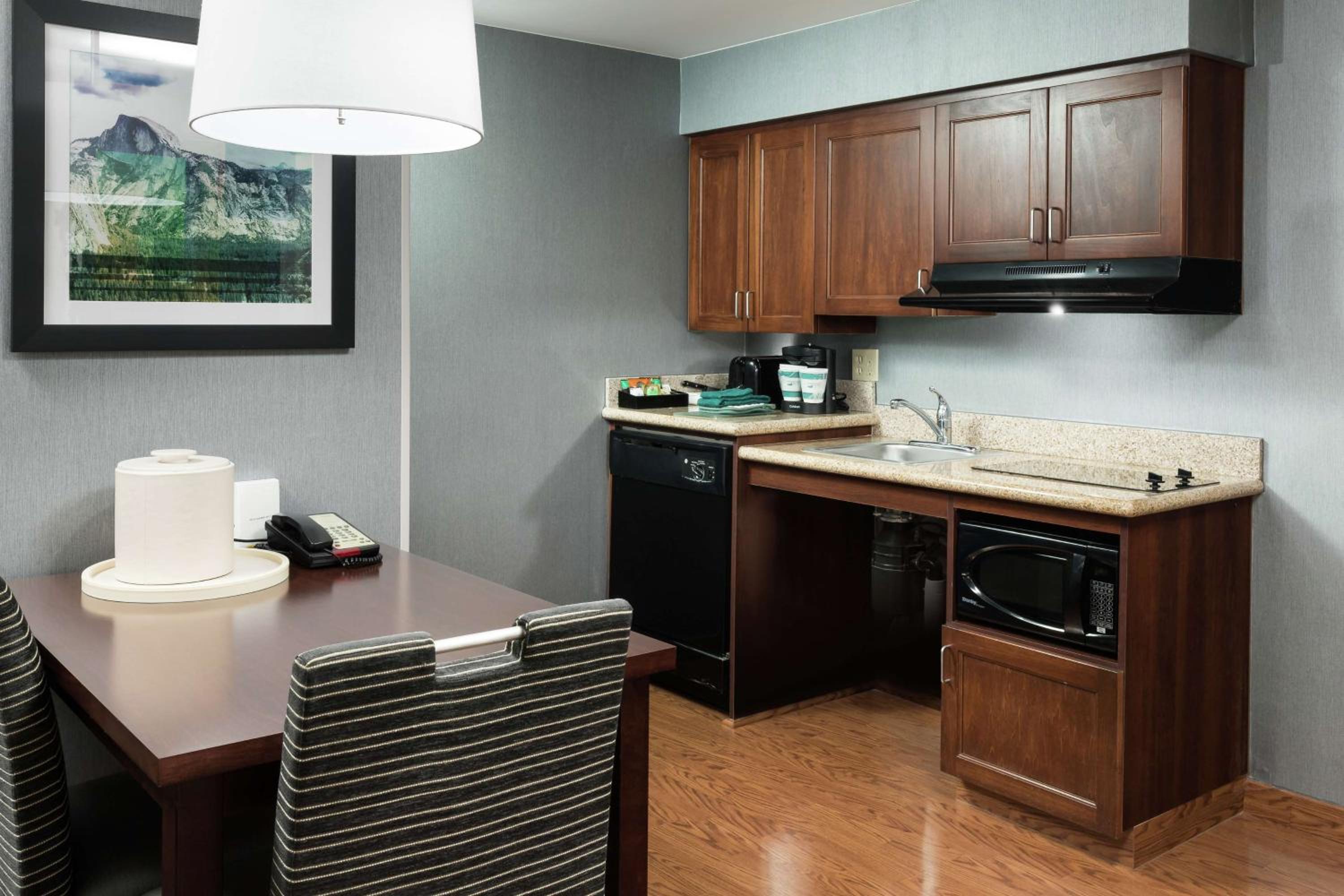 One-Bedroom King Suite - Non-Smoking - Photo 5