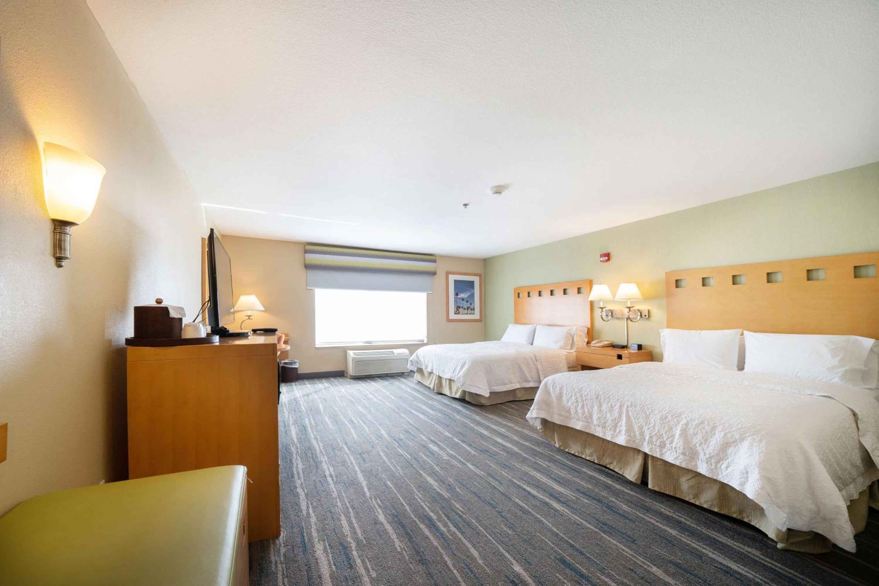 Queen Room with Two Queen Beds - Mobility and Hearing Access/Non-Smoking photo 1