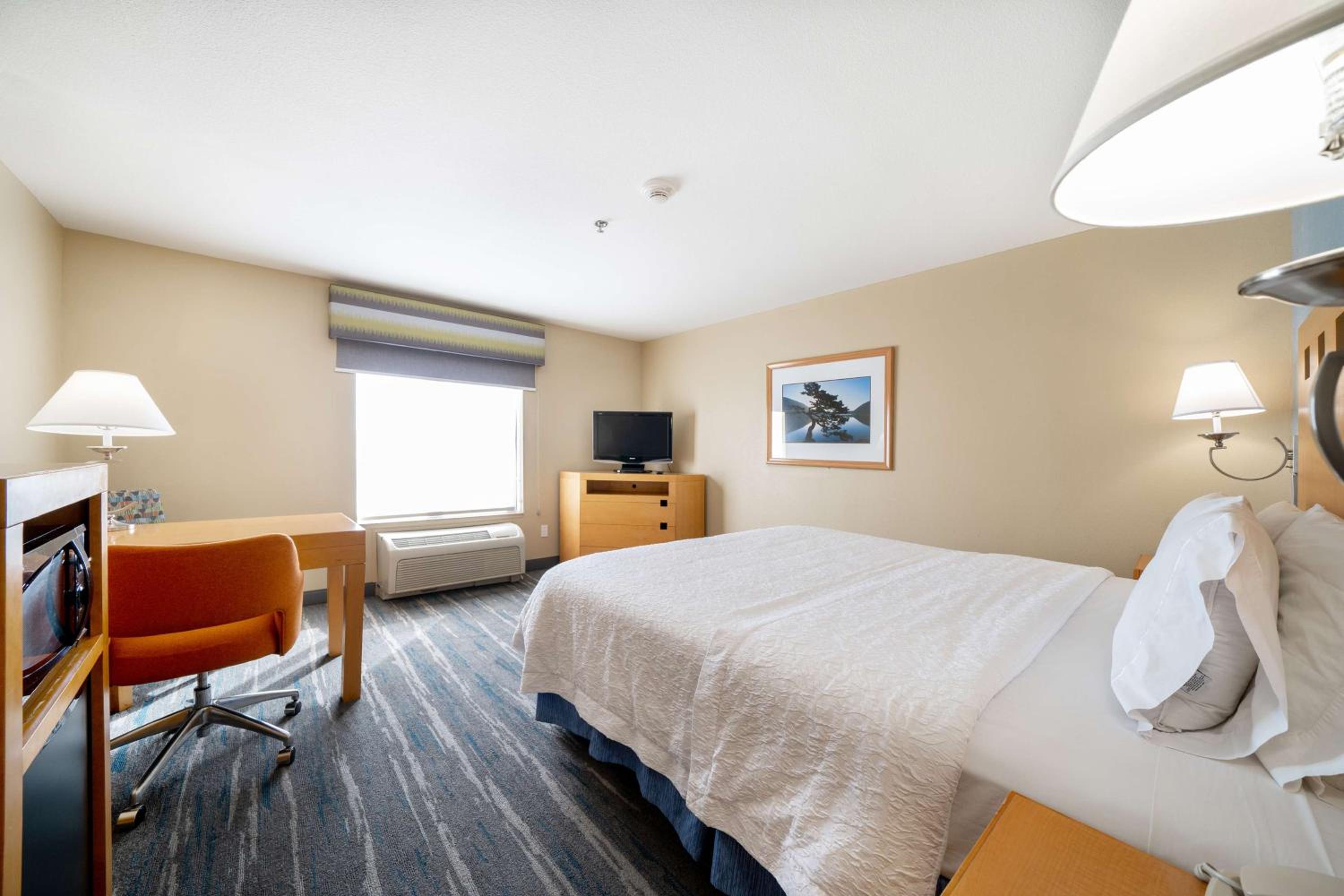 King Room with King Bed - Non-Smoking - Photo 1