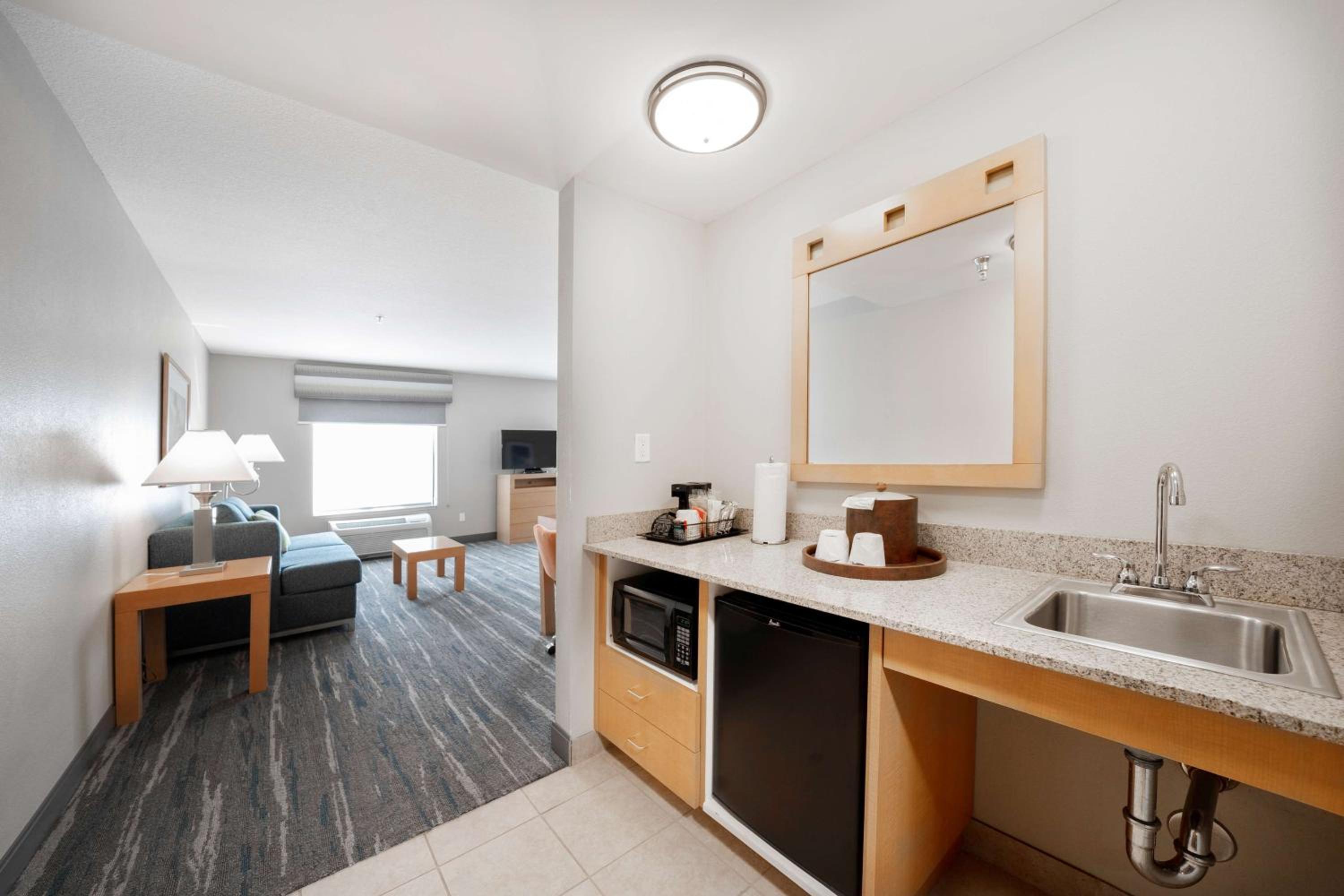 King Studio Suite with Sofa Bed - Non-Smoking - Photo 3