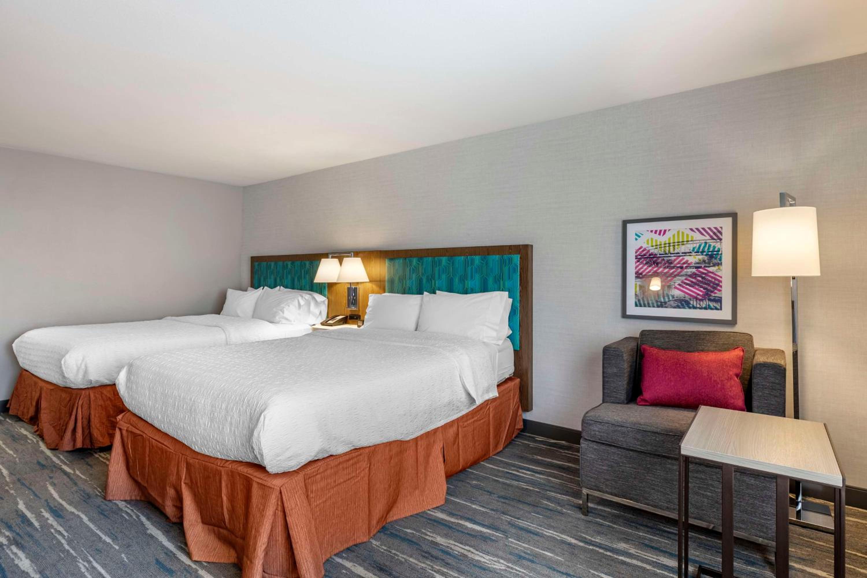 Room with Two Queen Beds - Non-Smoking - Photo 8