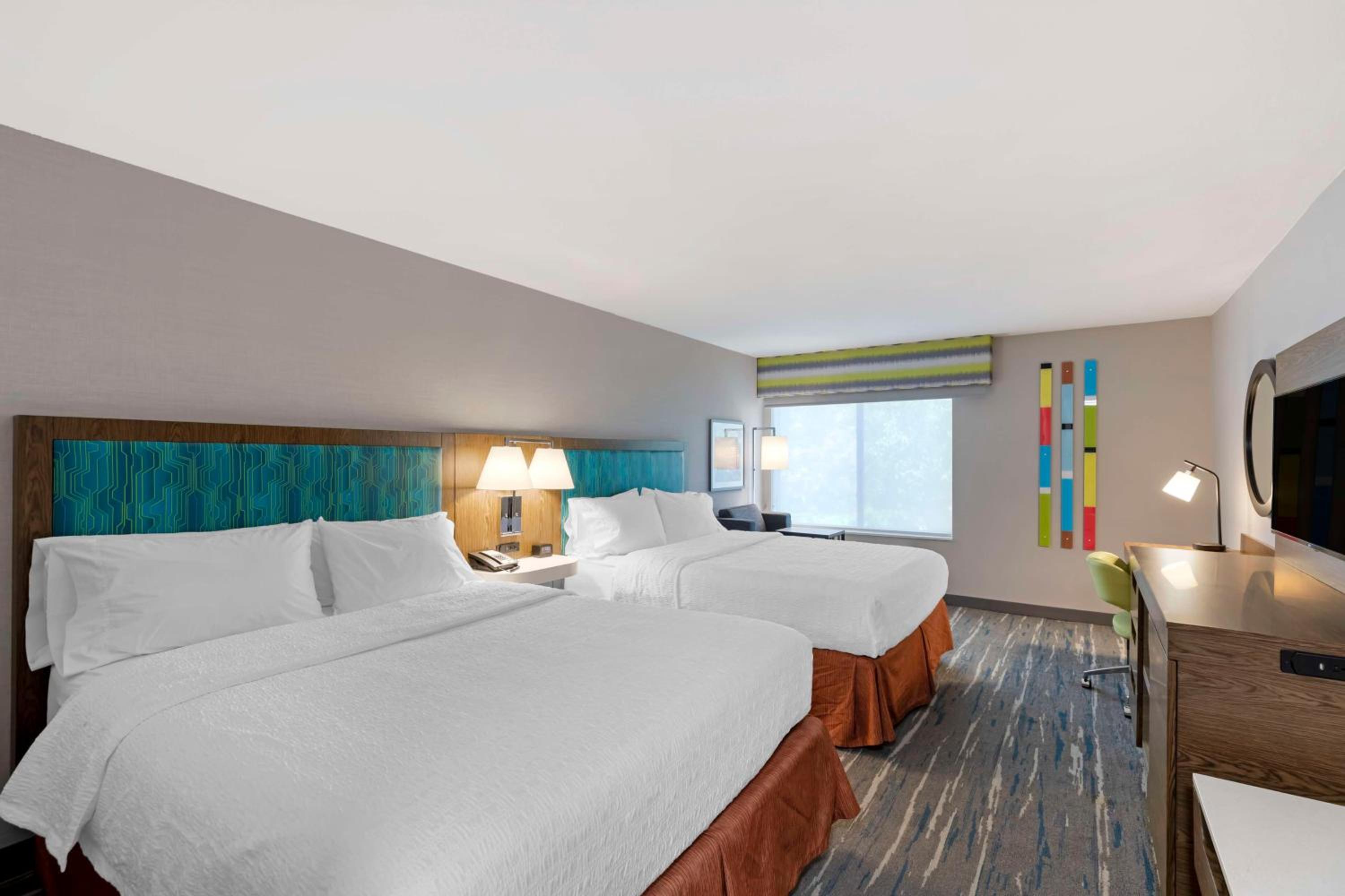 Room with Two Queen Beds - Non-Smoking - Photo 3