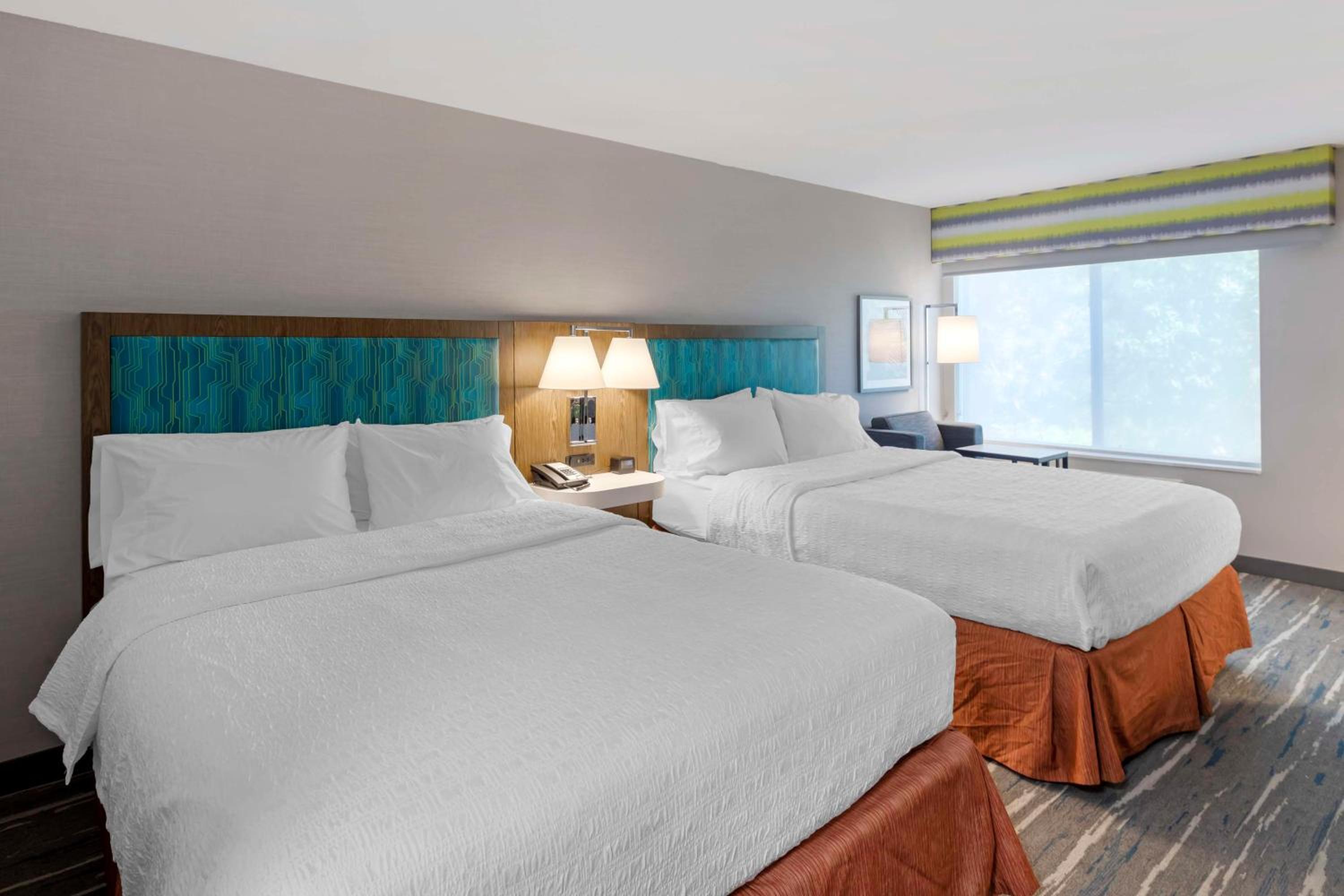 Room with Two Queen Beds - Non-Smoking - Photo 7