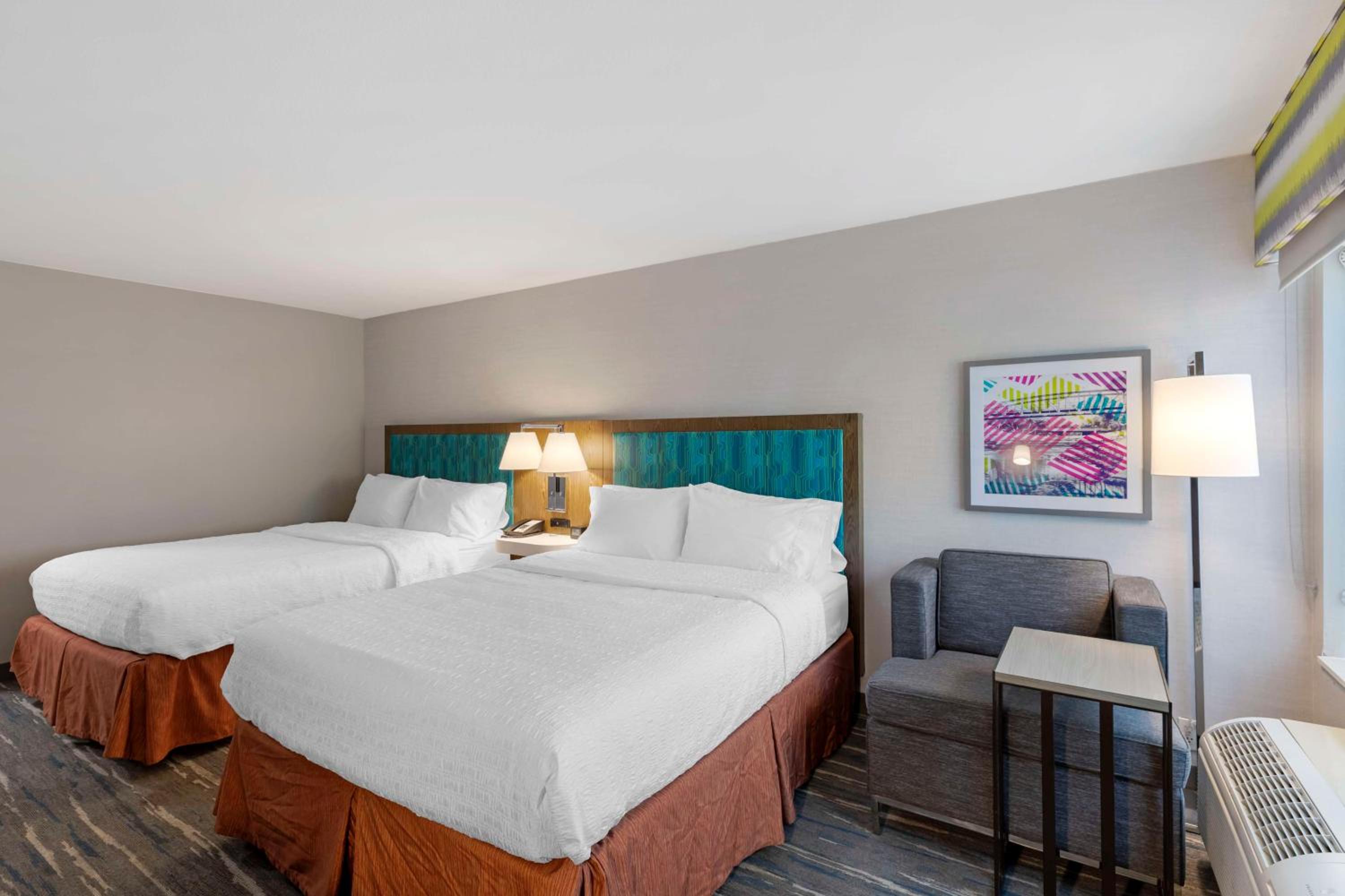 Room with Two Queen Beds - Non-Smoking - Photo 6