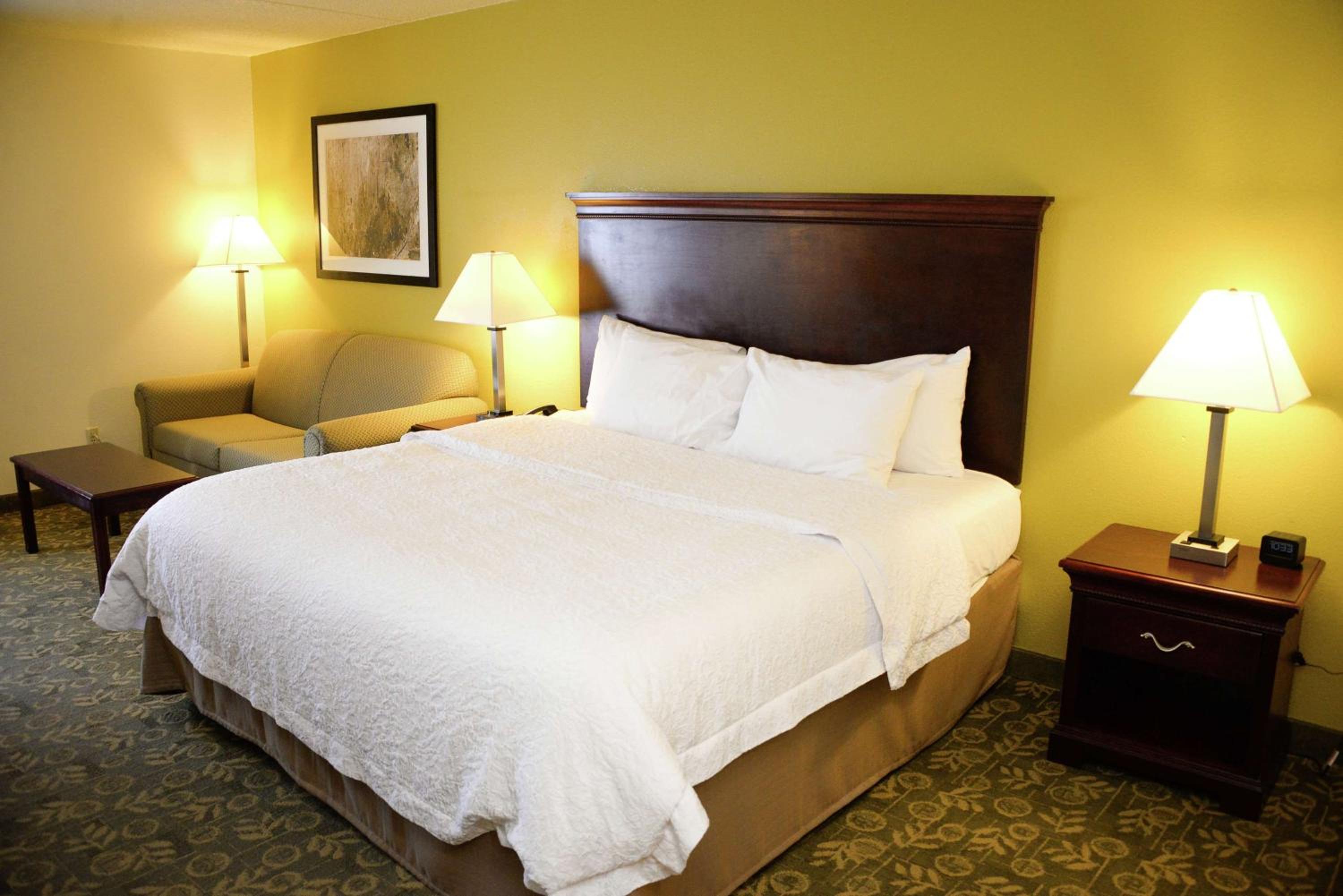 King Room With Accessible Tub - Mobility And Hearing Access/Non-Smoking
