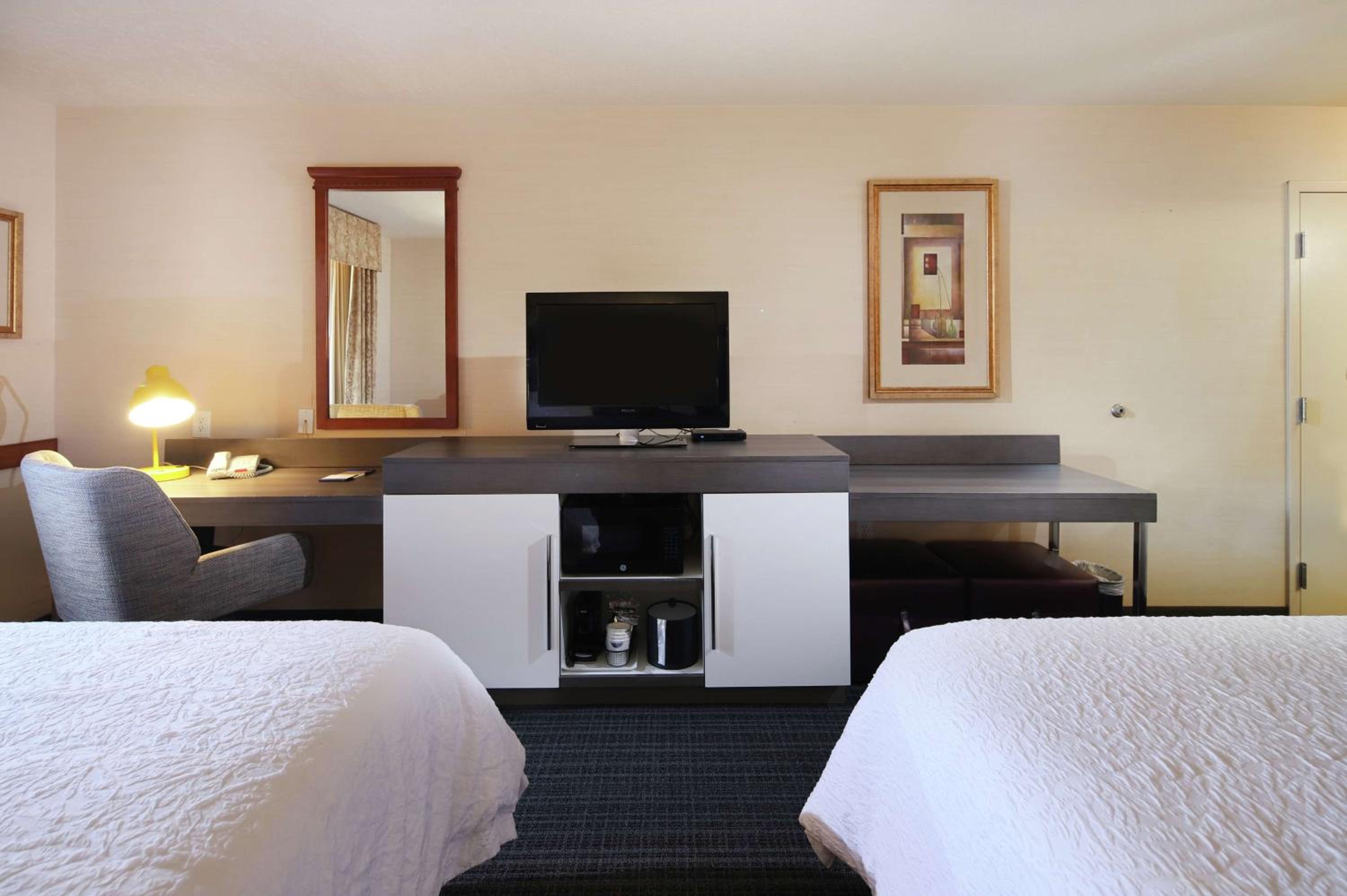 Room with Two Queen Beds - Non-Smoking - Photo 1