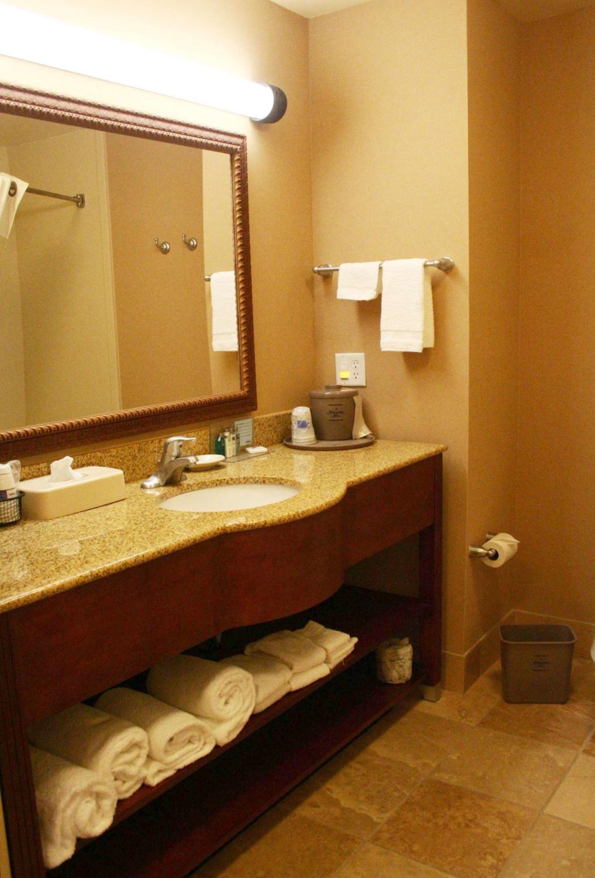 Room with Two Queen Beds - Non-Smoking - Photo 6
