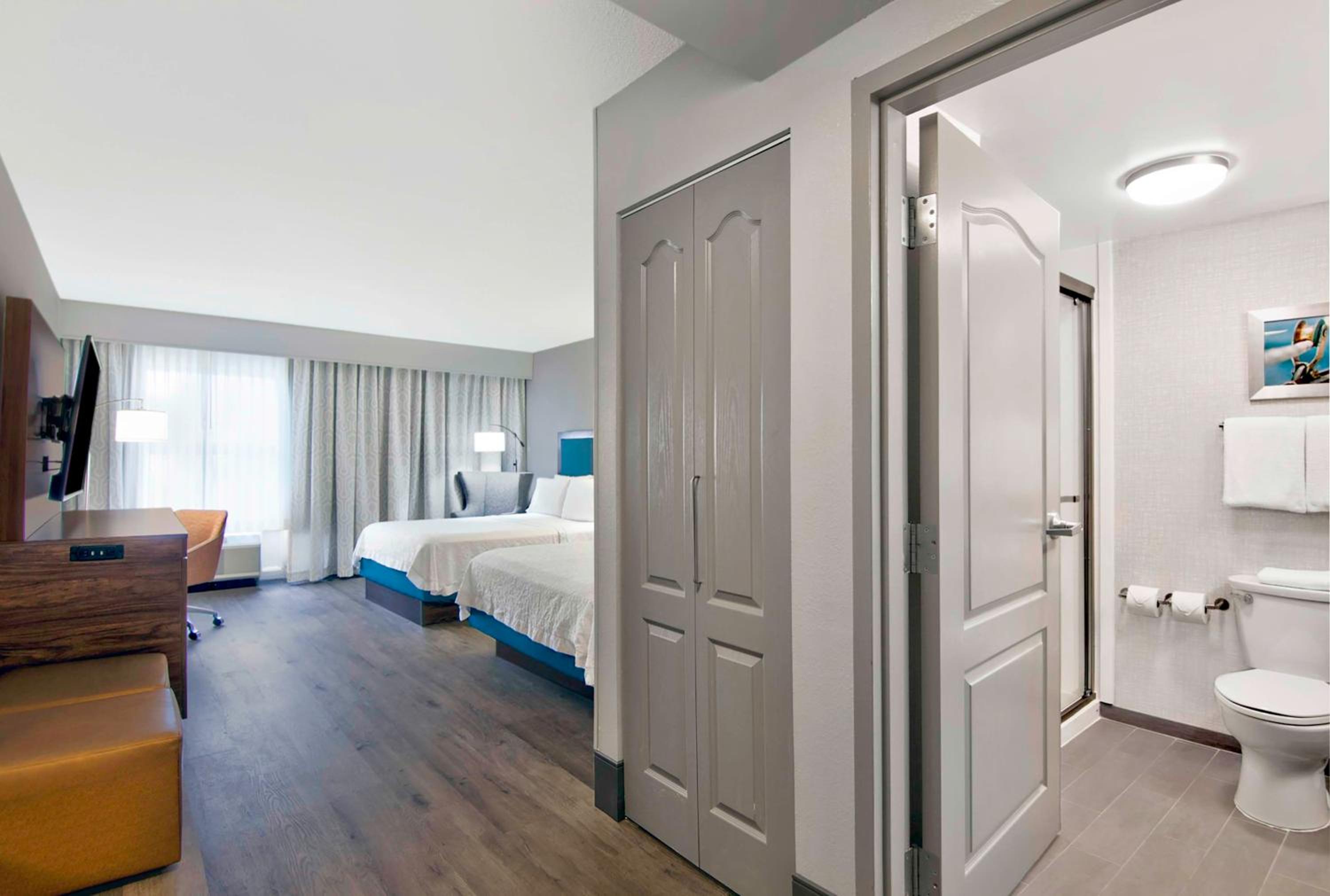 Room with Two Queen Beds - Non-Smoking - Photo 1