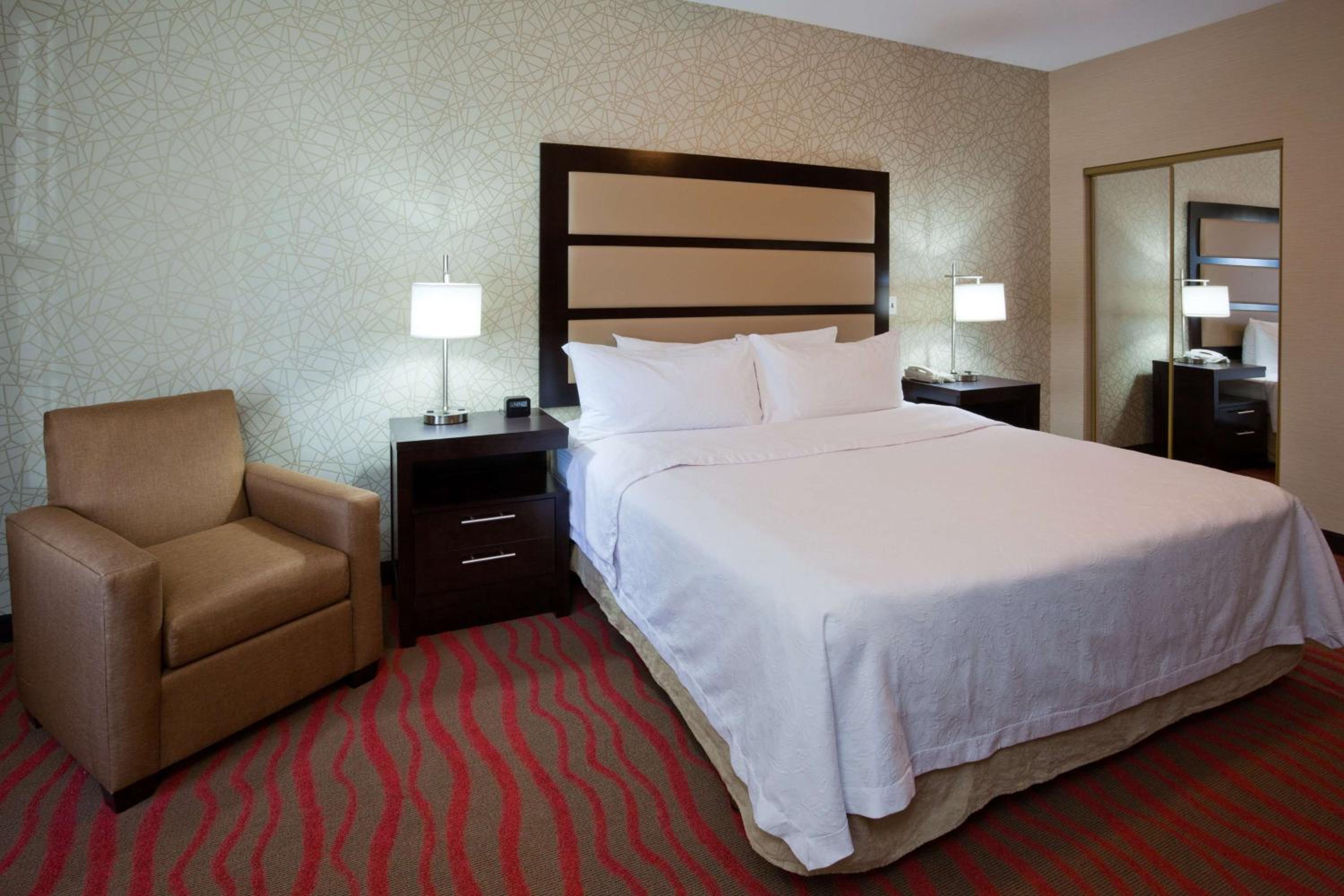 King Suite - Mobility Access/Non-Smoking - Photo 4