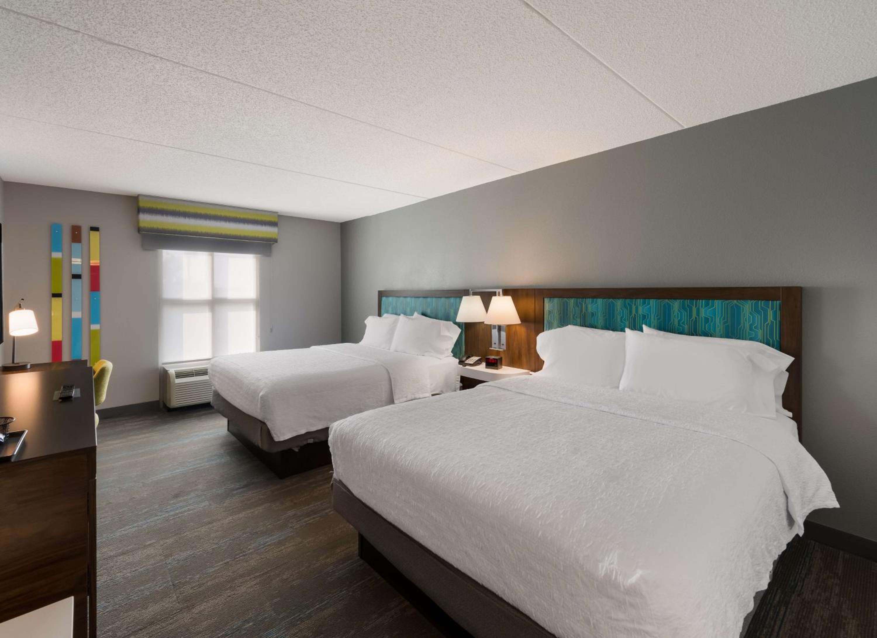 Queen Room with Two Queen Beds - Hearing Access/Non-Smoking - Photo 2