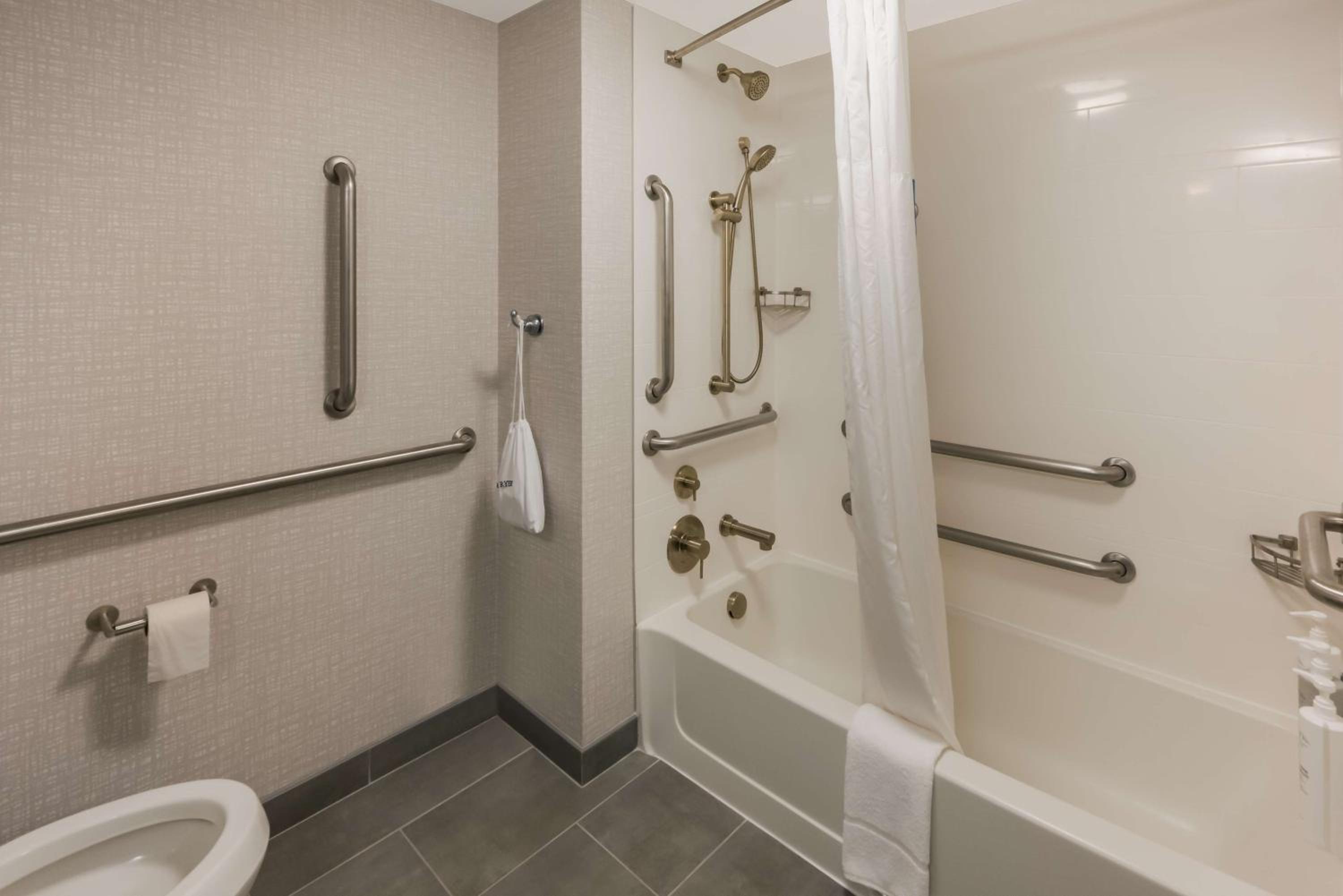 Queen Room with Two Queen Beds - Mobility and Hearing Access/Non-Smoking - Photo 6