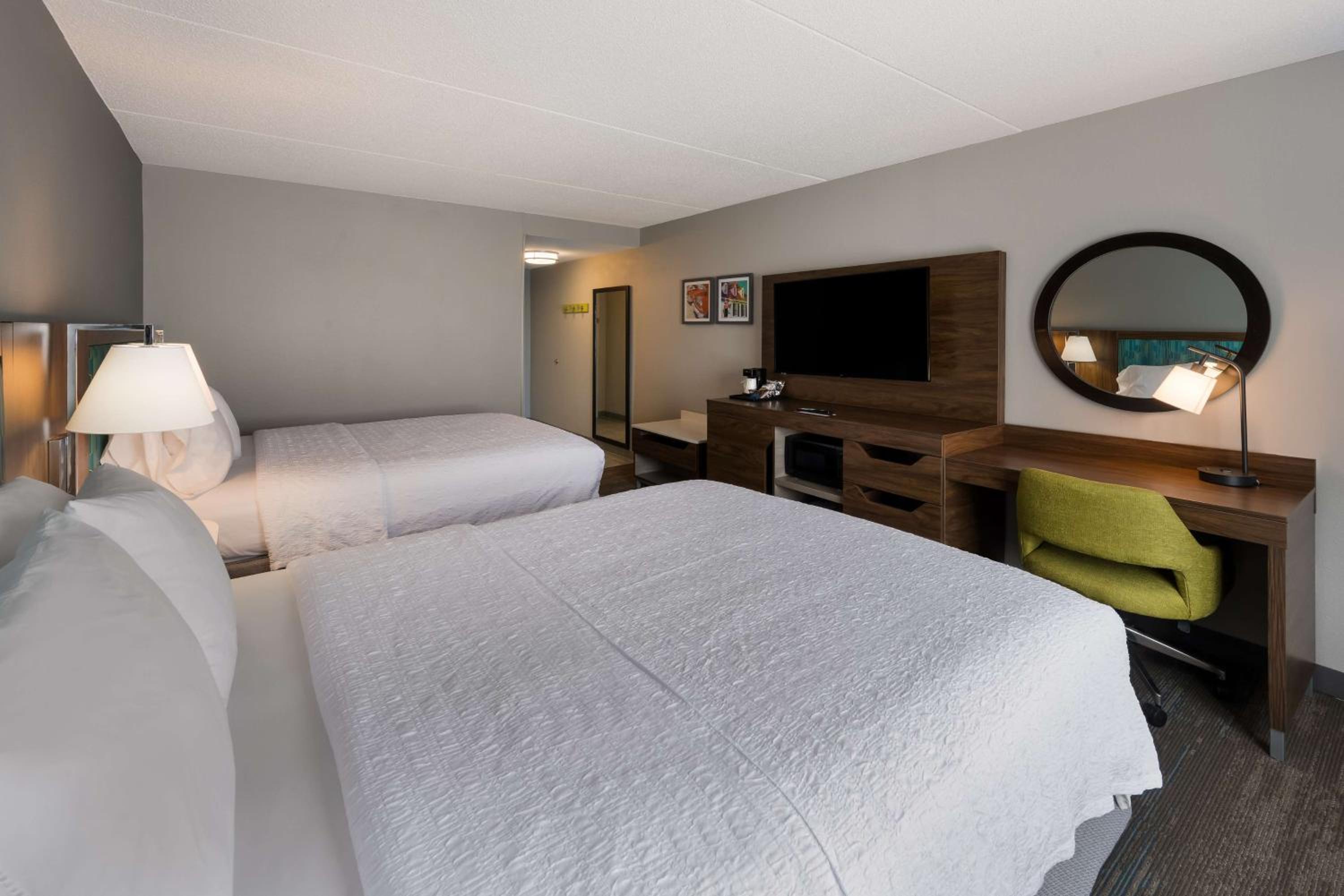 Queen Room with Two Queen Beds - Hearing Access/Non-Smoking - Photo 3