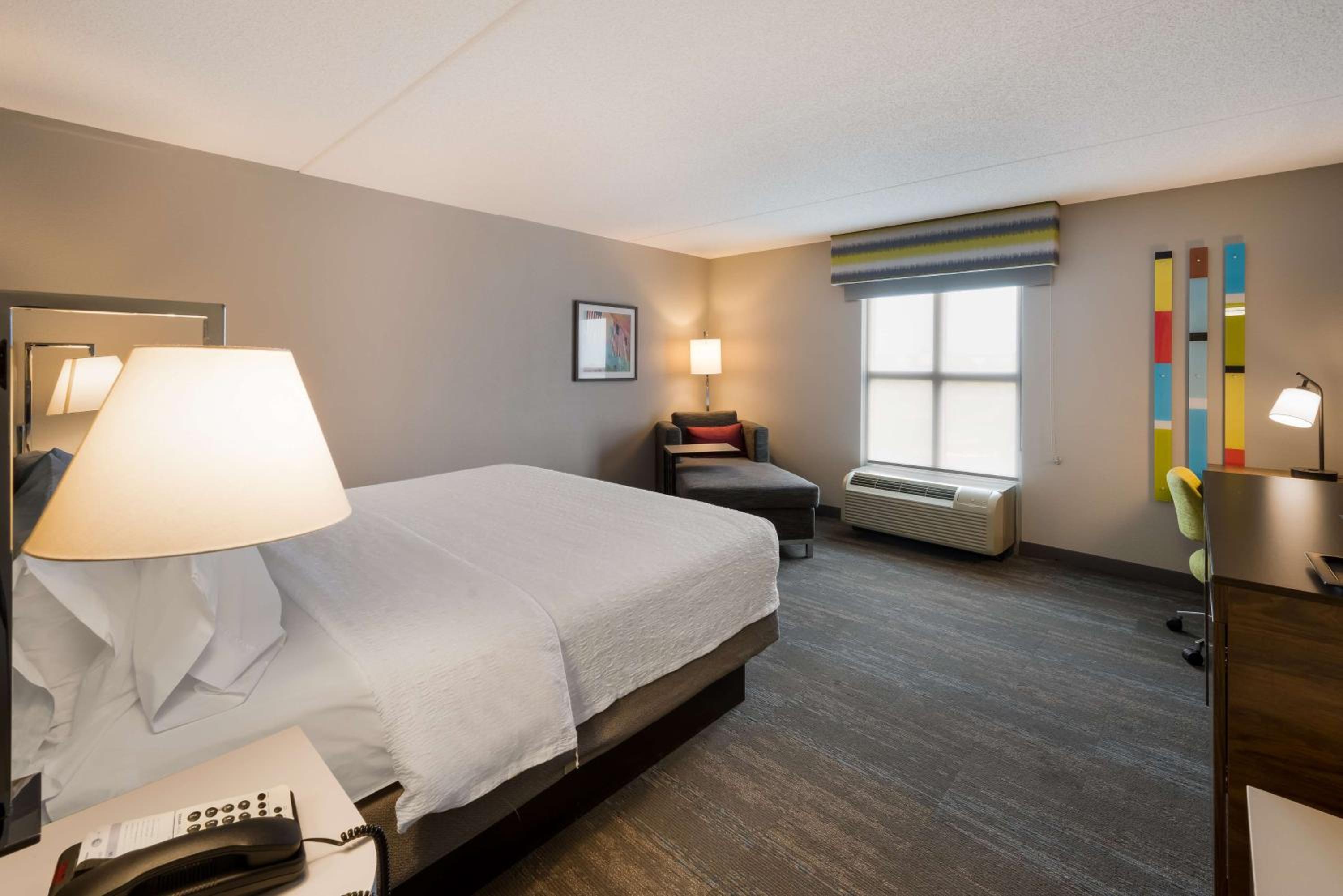 King Room - Hearing Access/Non-Smoking - Photo 2