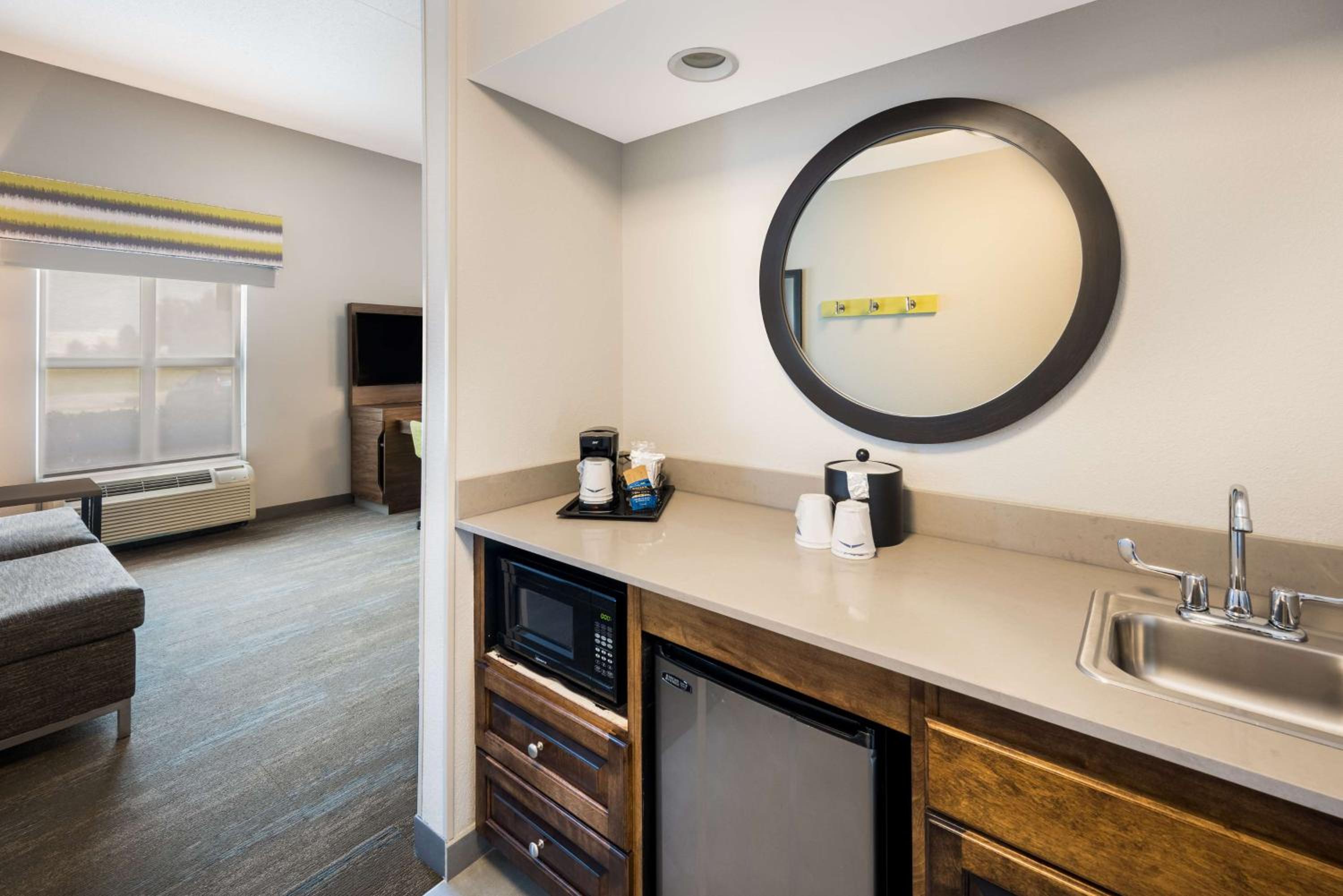 King Studio Suite - Non-Smoking - Photo 2