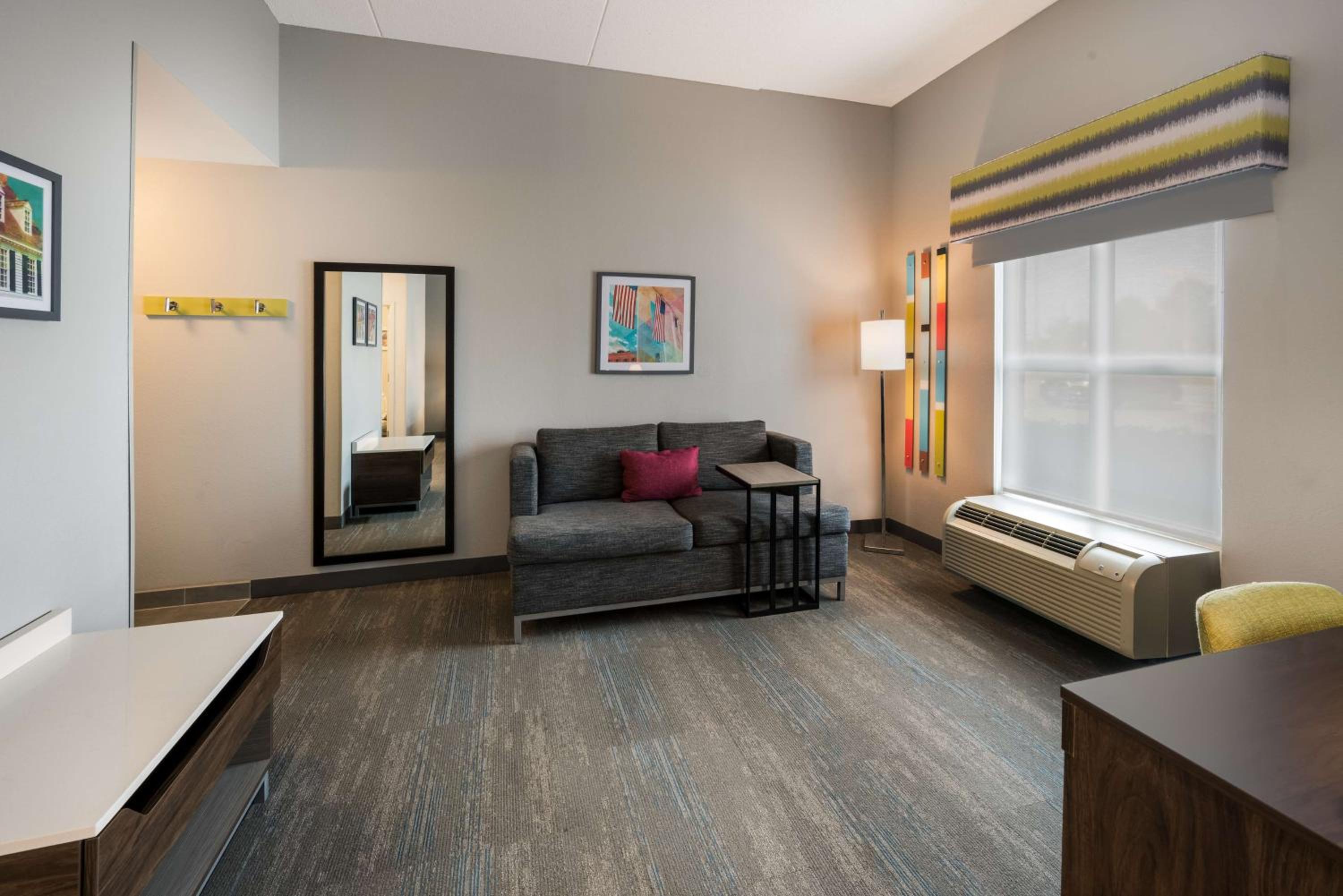 King Studio Suite - Non-Smoking - Photo 3