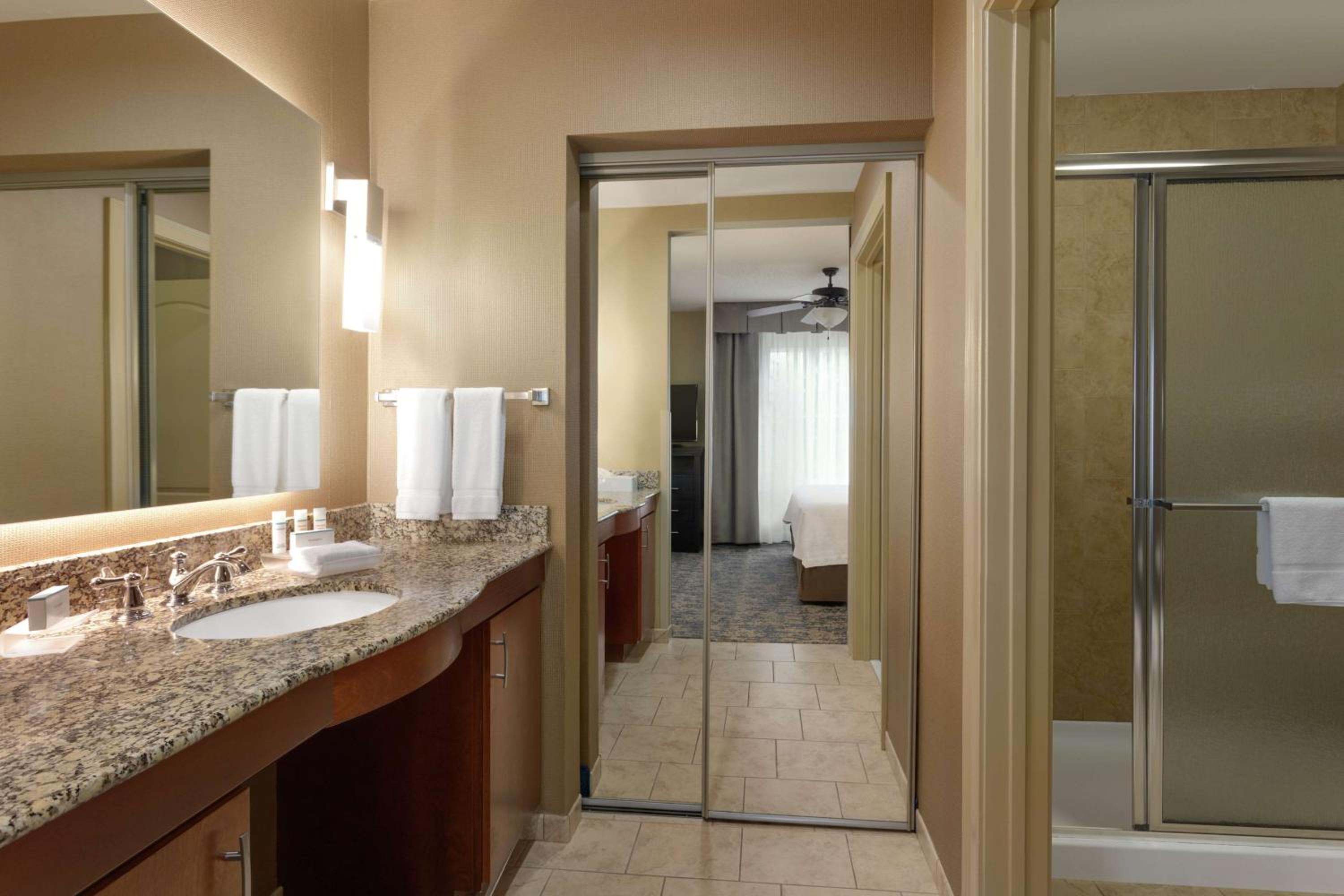 King Studio Suite - Non-Smoking - Photo 3