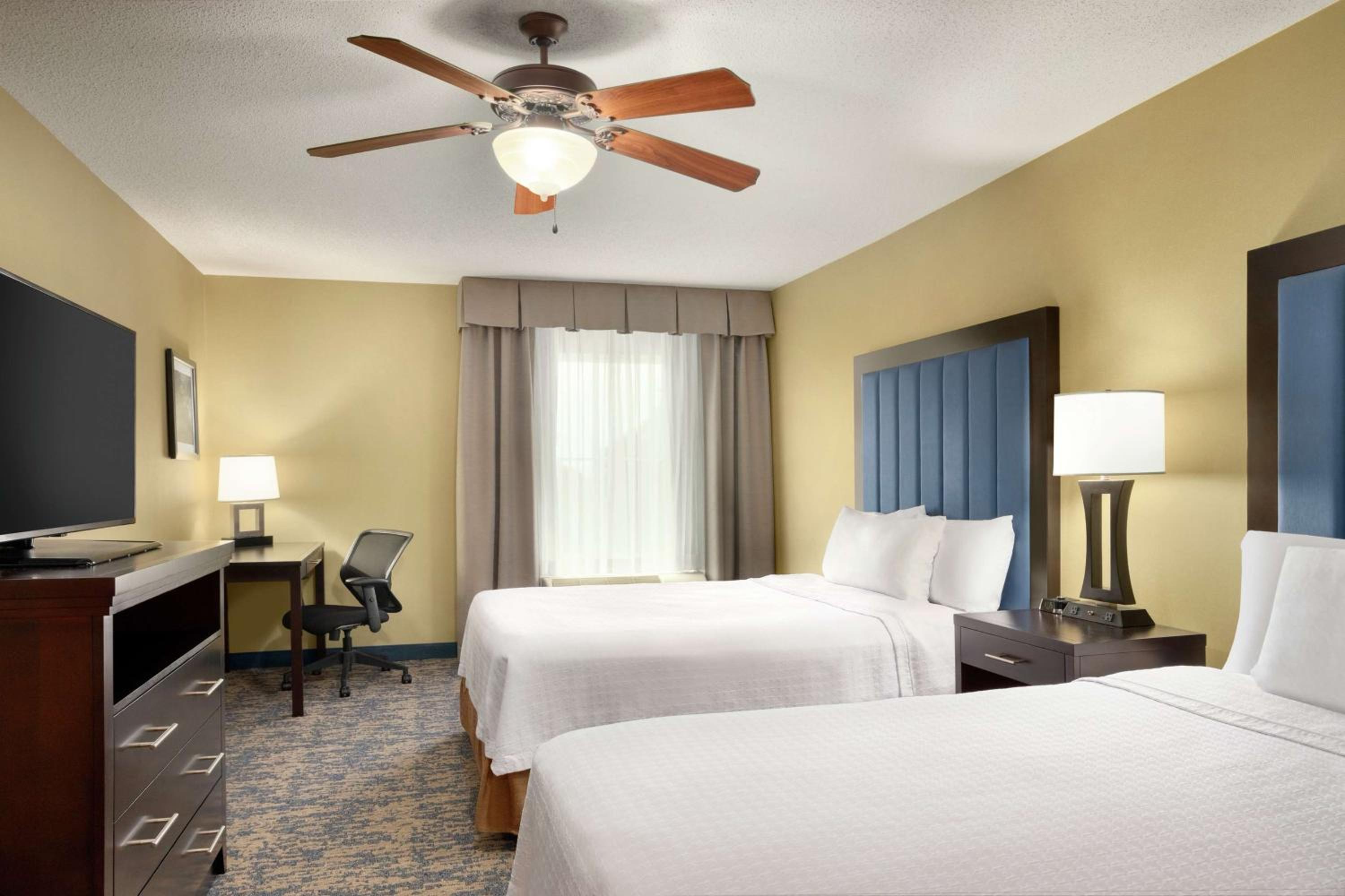 One-Bedroom Queen Suite with Two Queen Beds - Non-Smoking - Photo 1