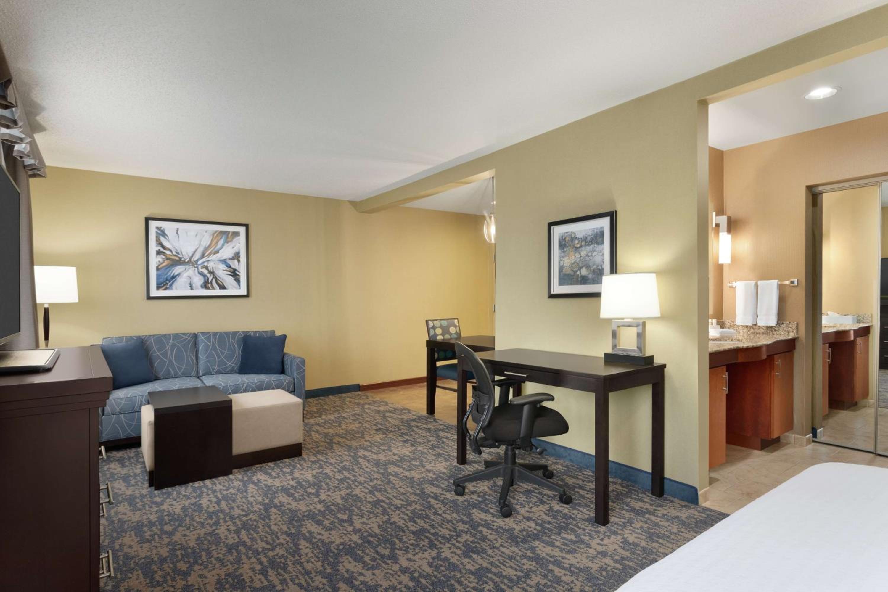 King Studio Suite - Non-Smoking - Photo 4