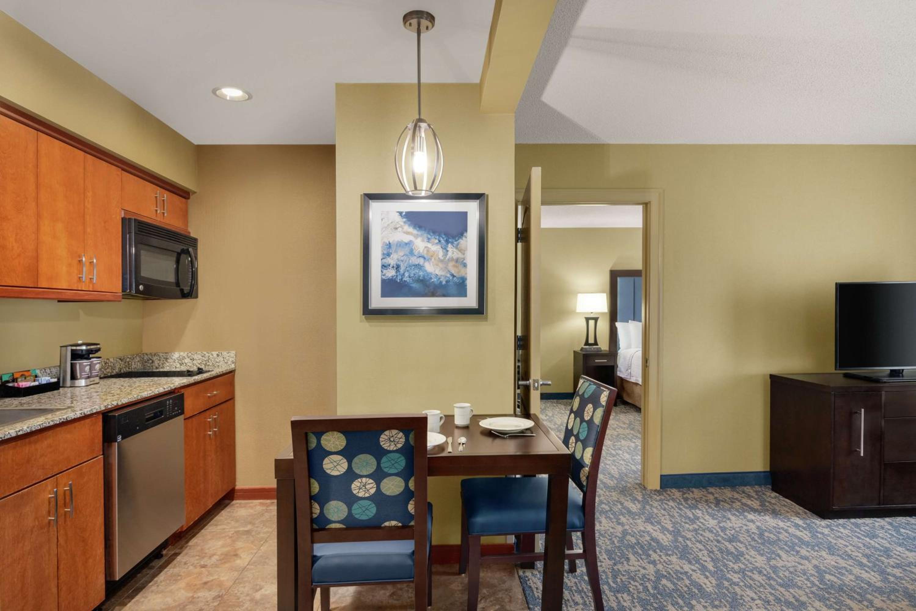Two Bedroom Suite with One King and Two Queen Beds - Non-Smoking - Photo 1