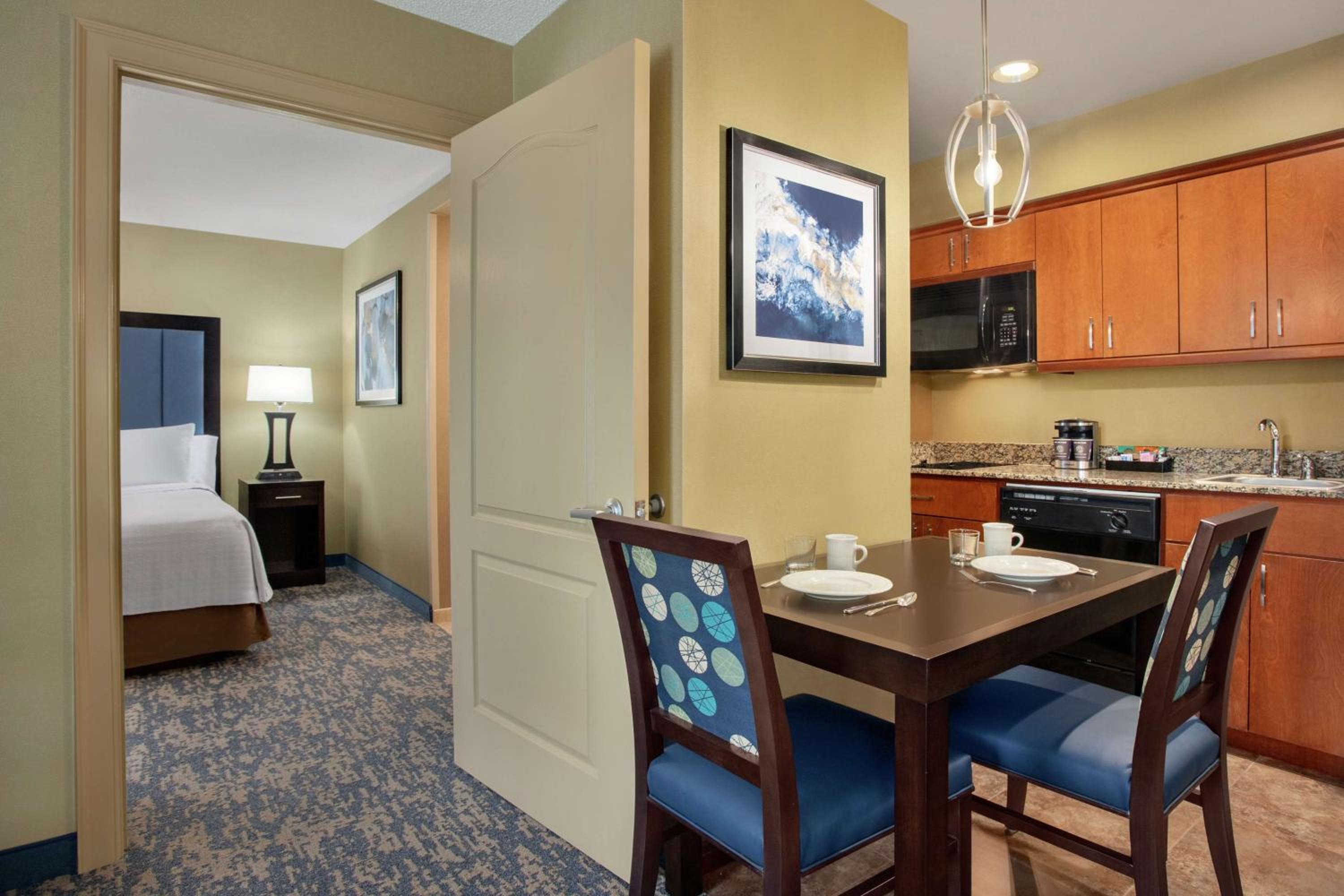 One-Bedroom King Suite with Whirlpool - Non-Smoking  - Photo 1
