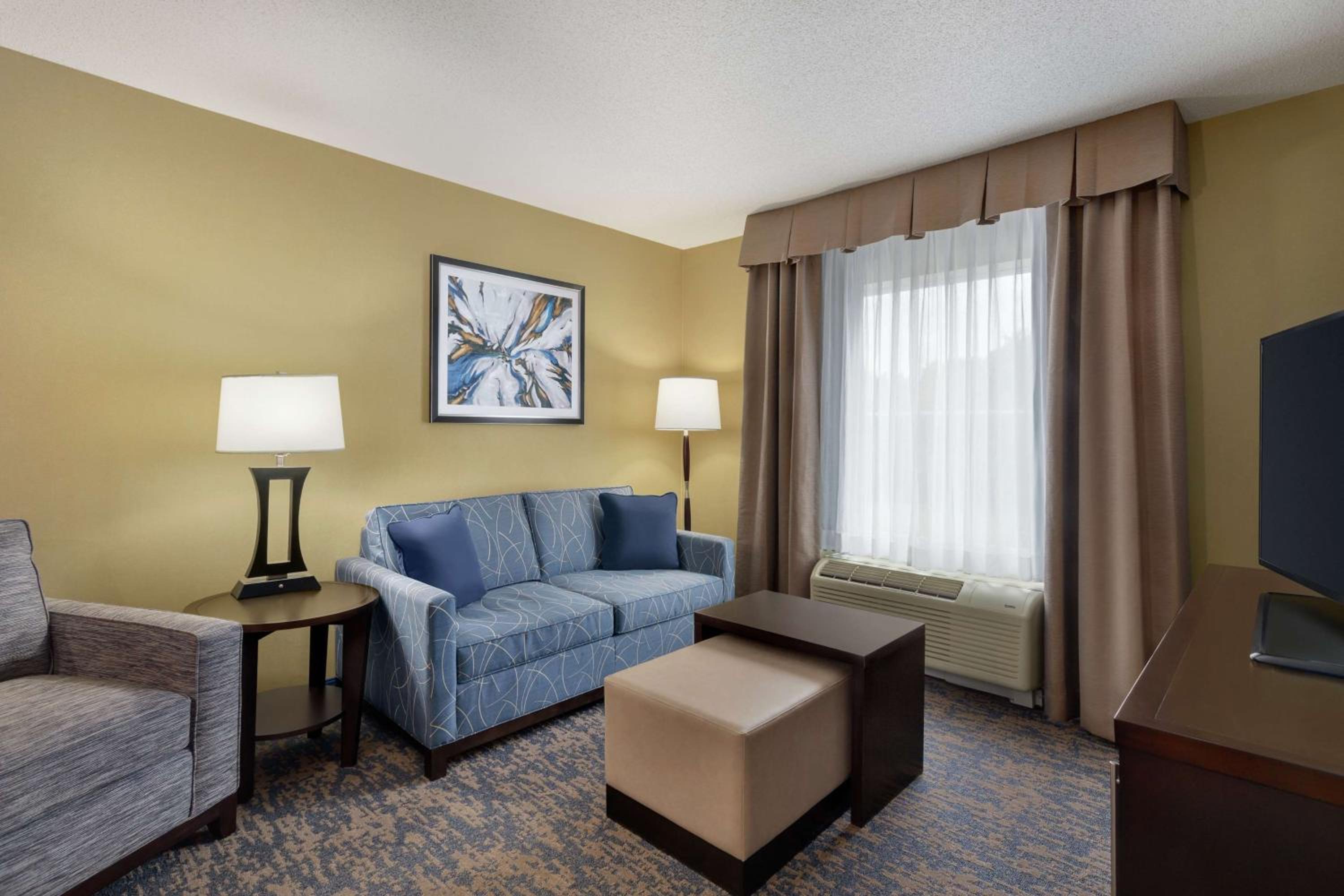 One-Bedroom King Suite with Whirlpool - Non-Smoking  - Photo 2