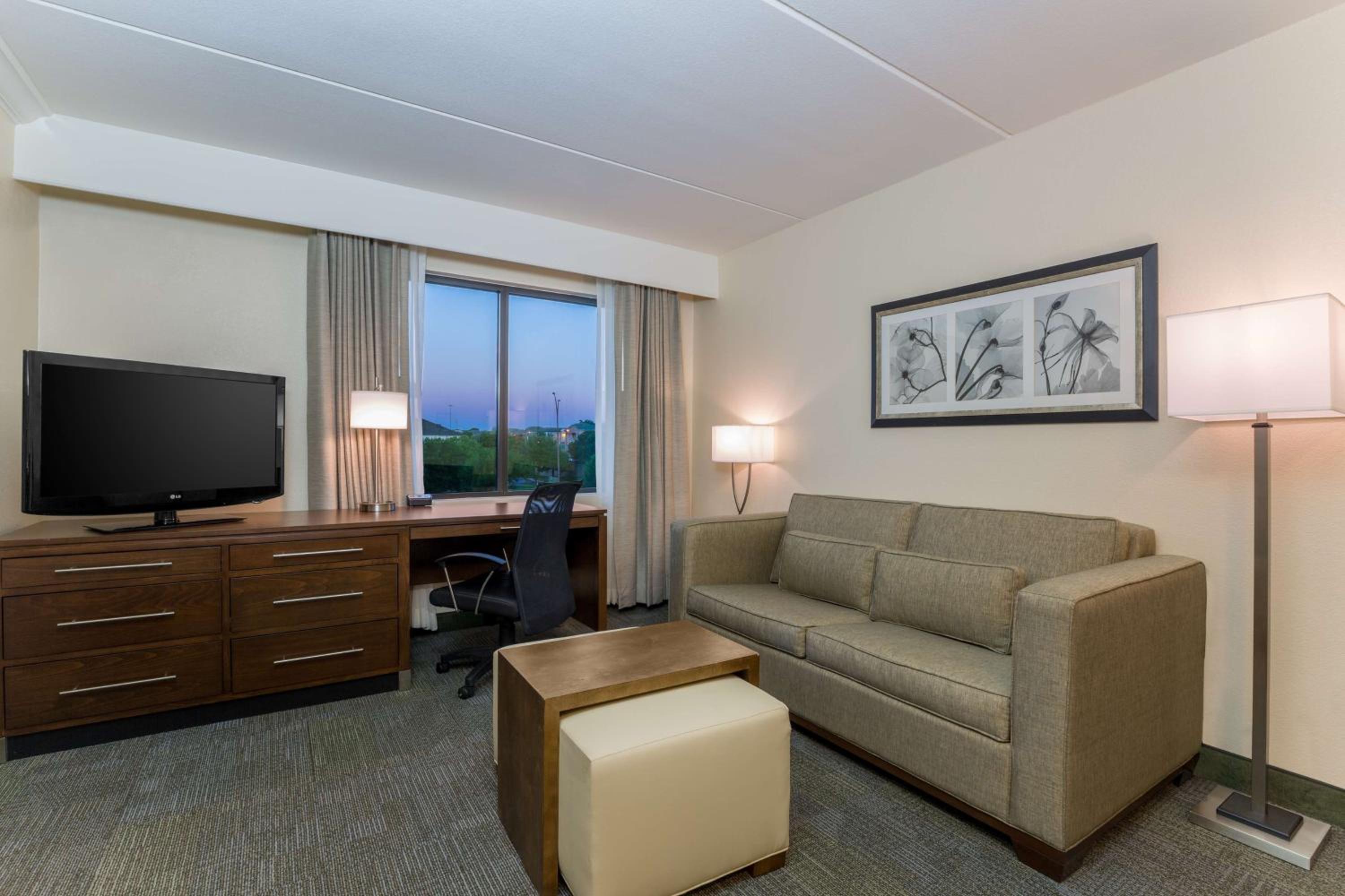 One-Bedroom King Suite - Non-Smoking - Photo 4
