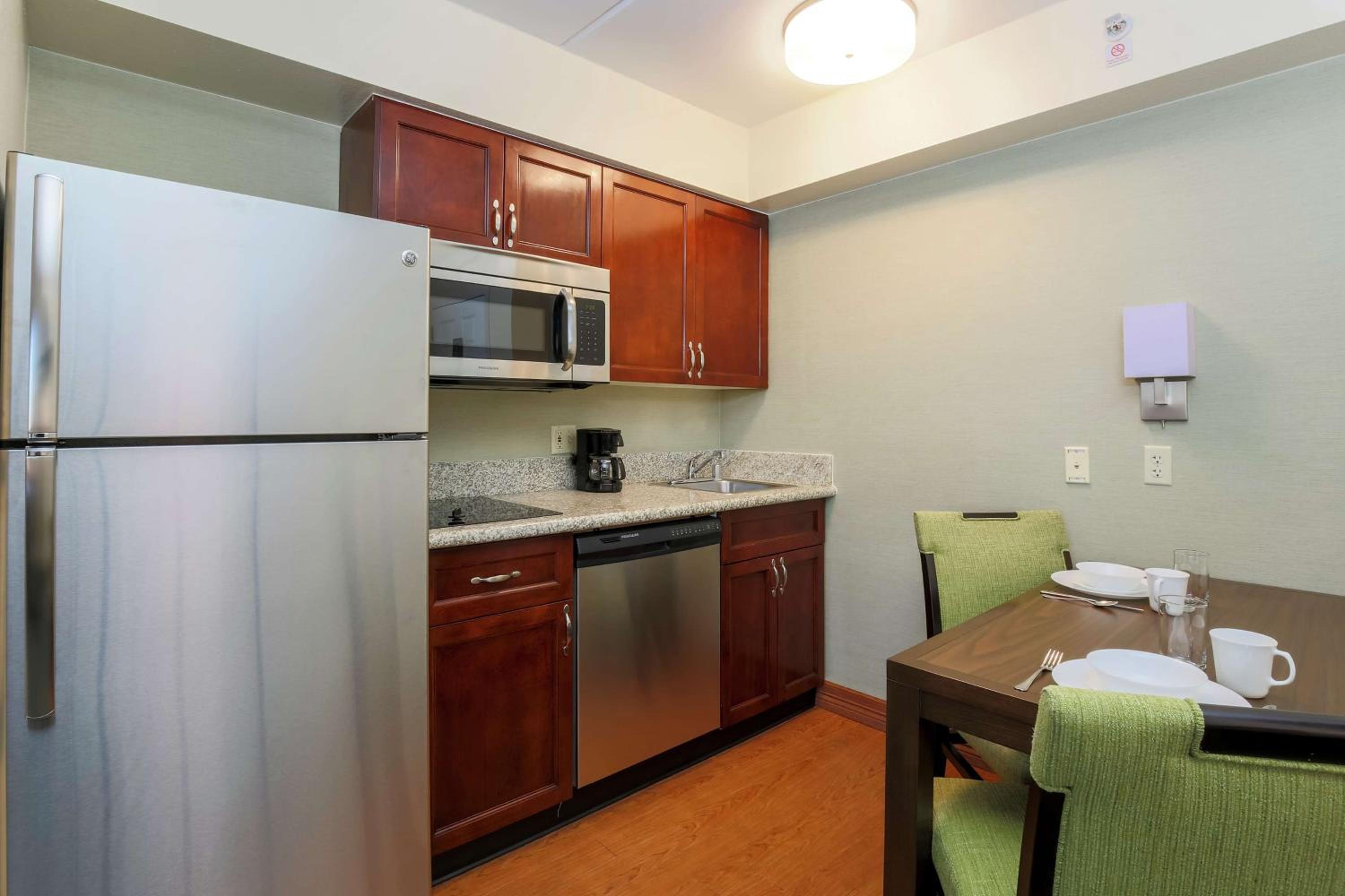One-Bedroom Suite with Two Double Beds - Non-Smoking - Photo 3