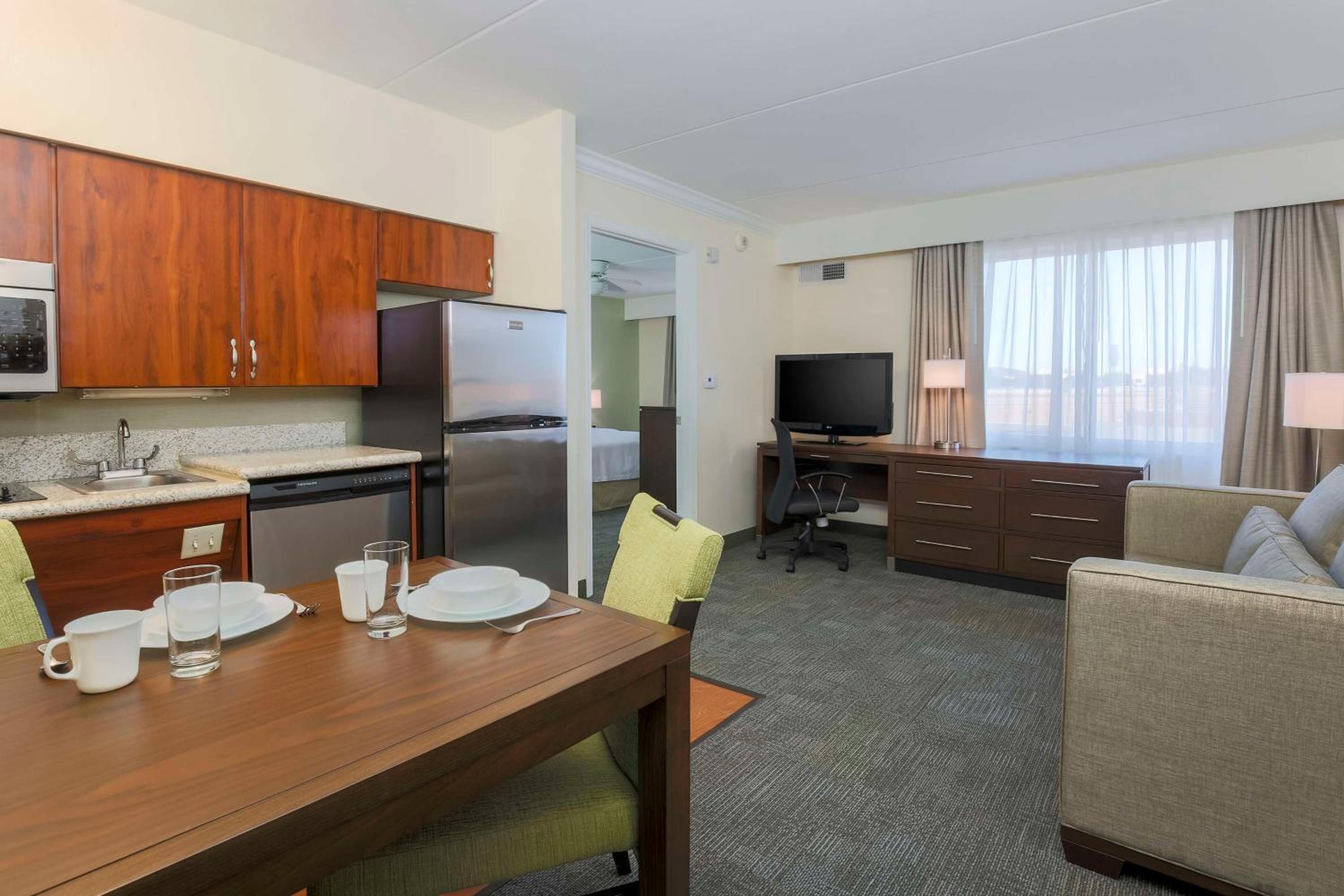 King Suite - Mobility Access/Non-Smoking - Photo 3