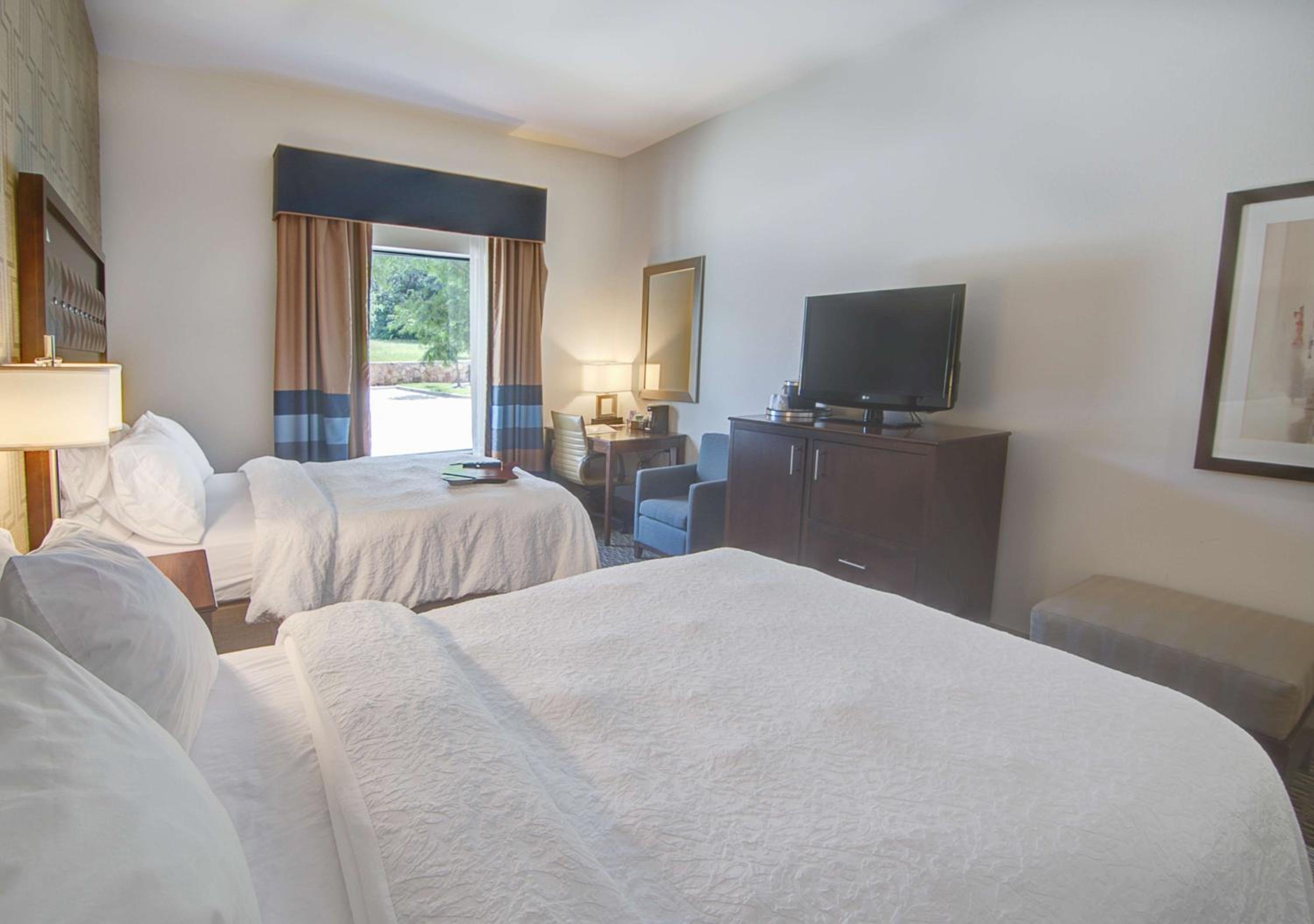 Room with Two Queen Beds - Non-Smoking