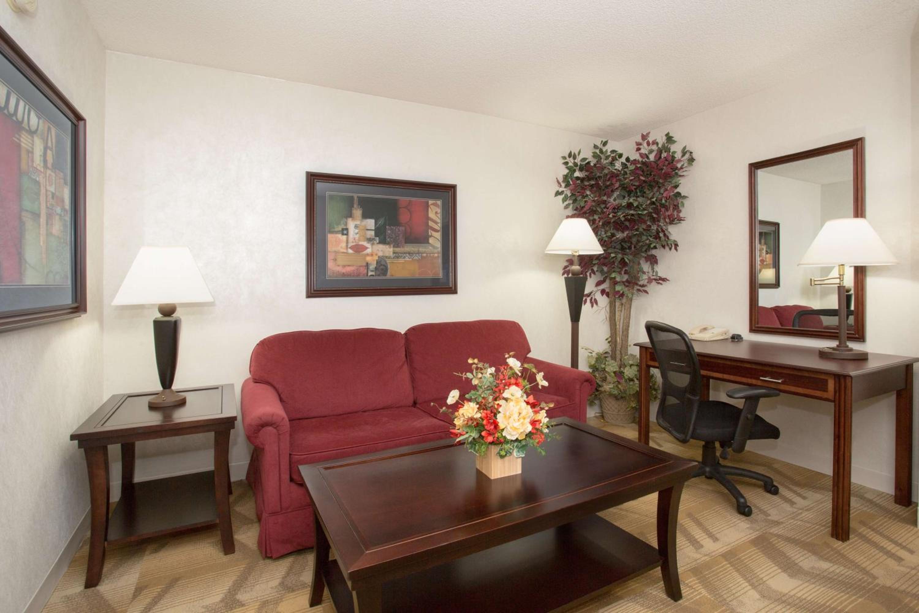 King Studio Suite with Whirlpool - Non-Smoking - Photo 1