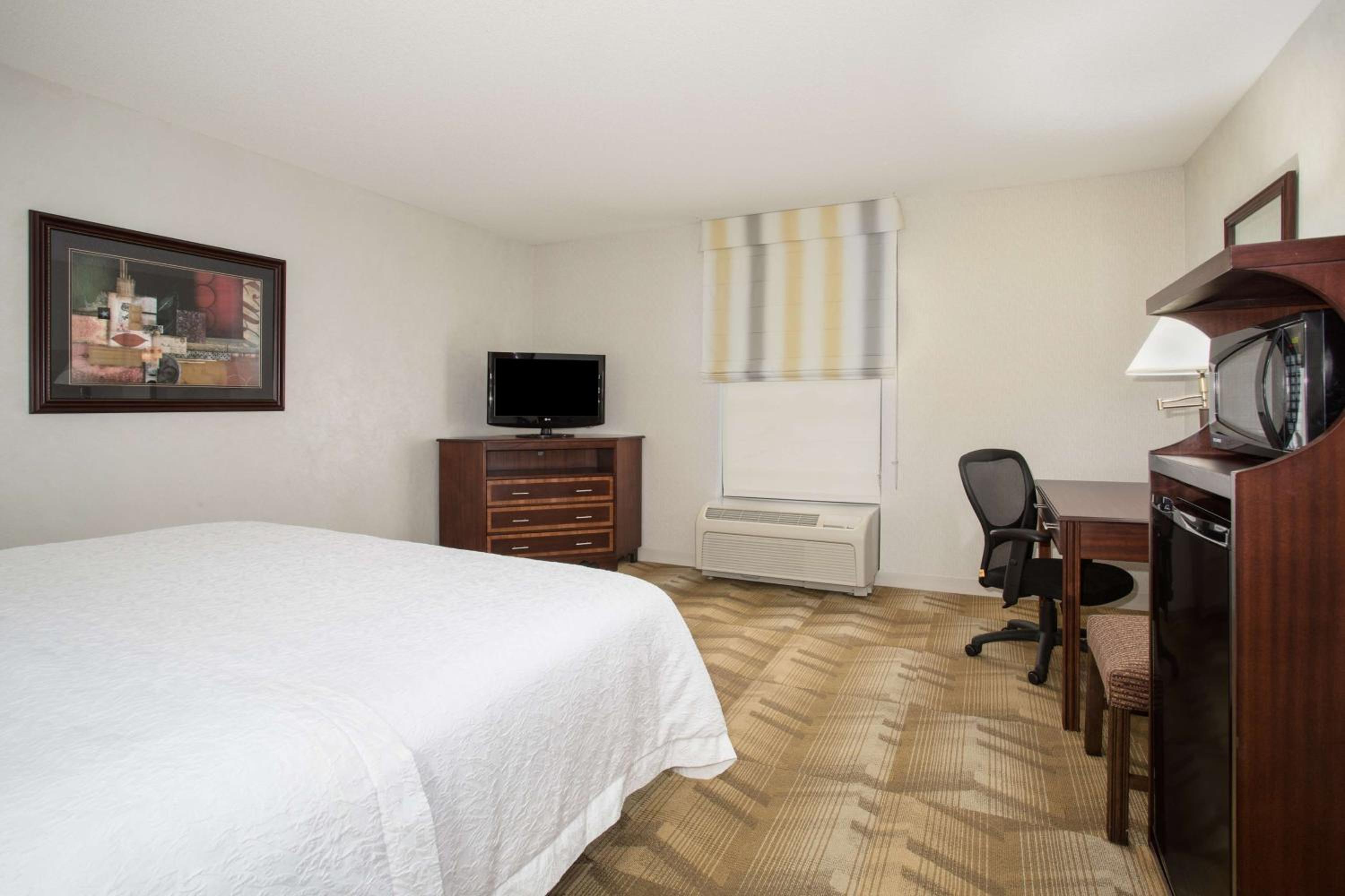 King Room - Non-Smoking - Photo 1