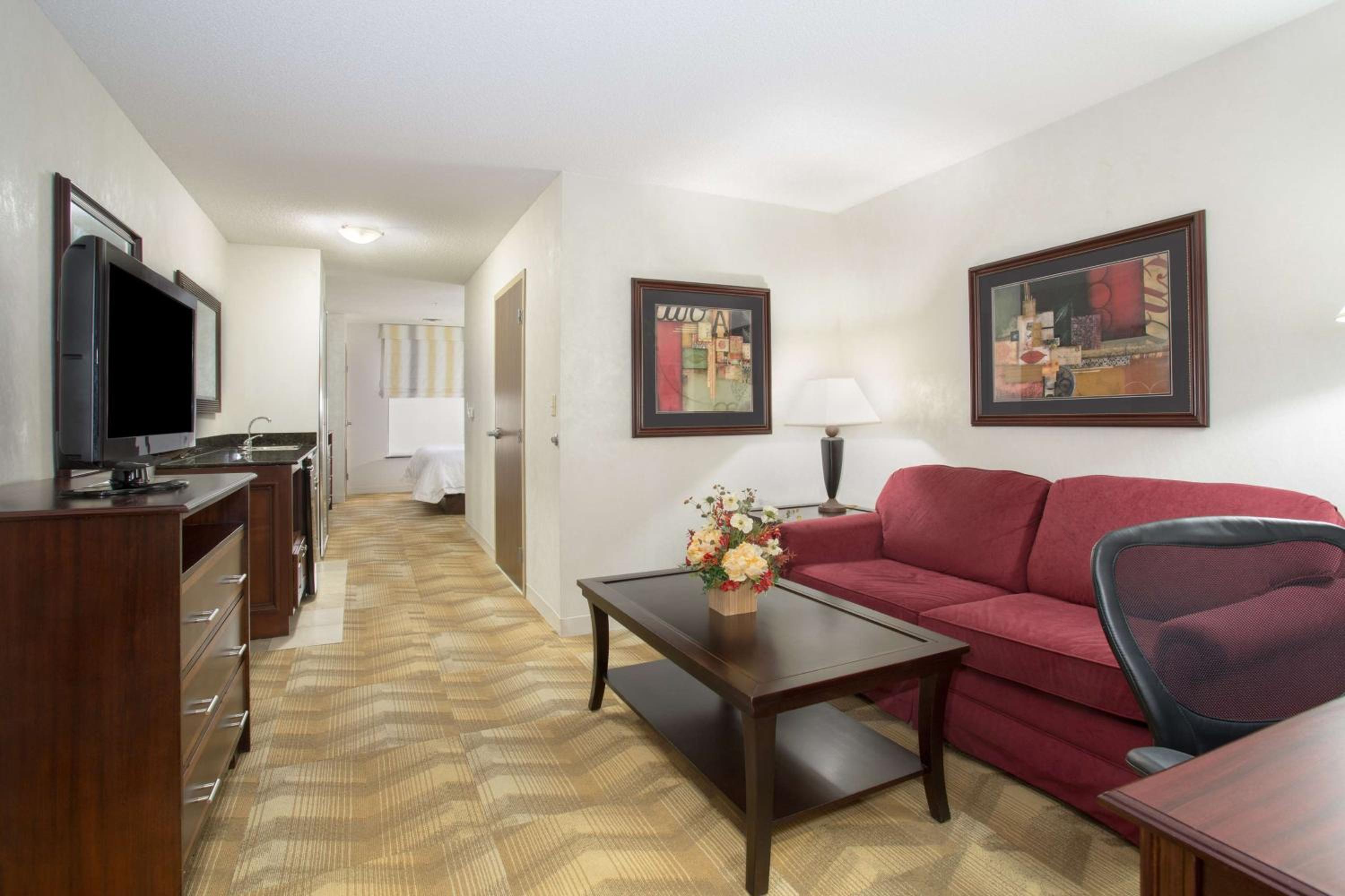 King Studio Suite with Whirlpool - Non-Smoking - Photo 3