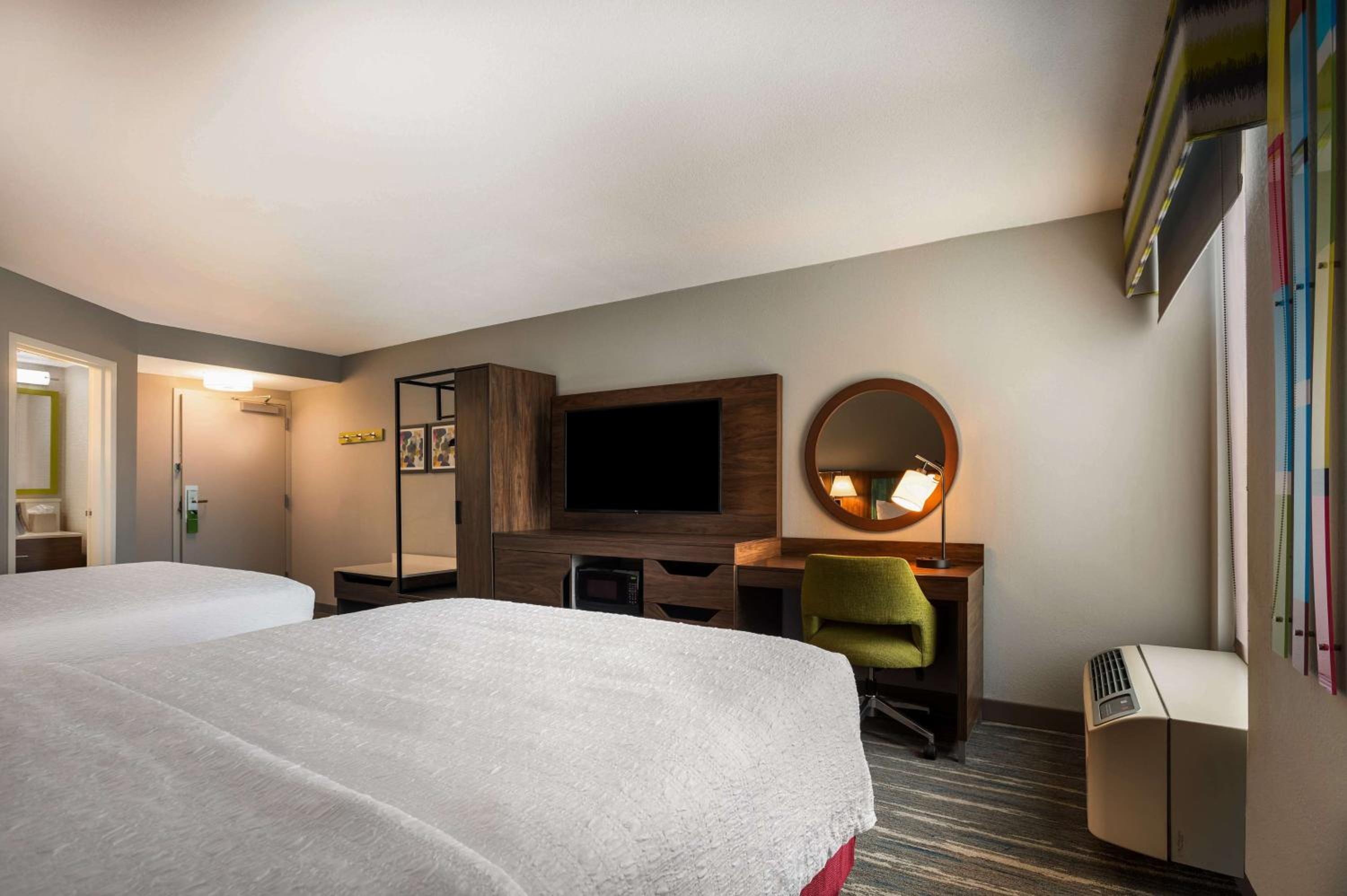 Deluxe Queen Room with Two Queen Beds - Non-Smoking - Photo 1