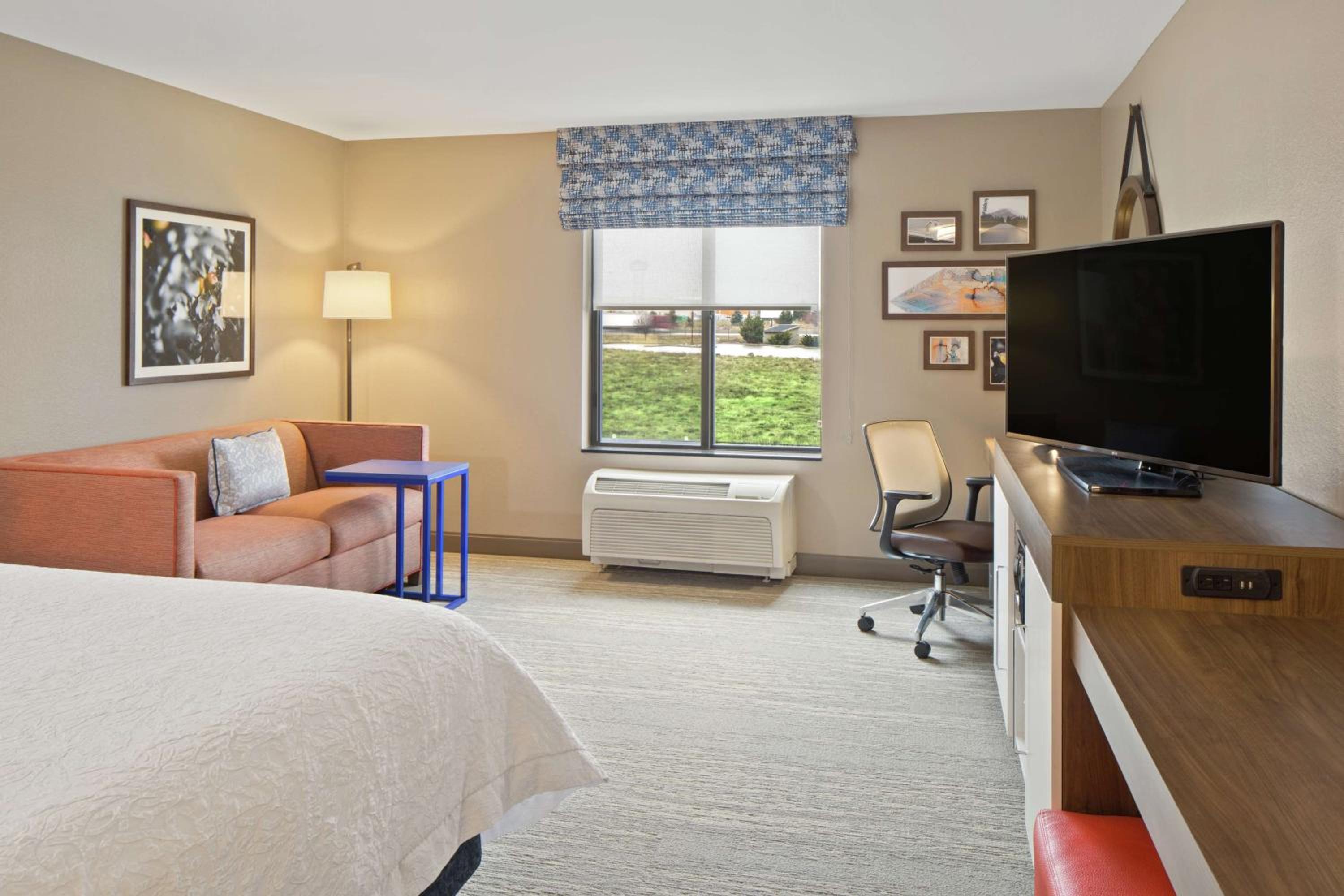 King Room with Sofa Bed - Non-Smoking