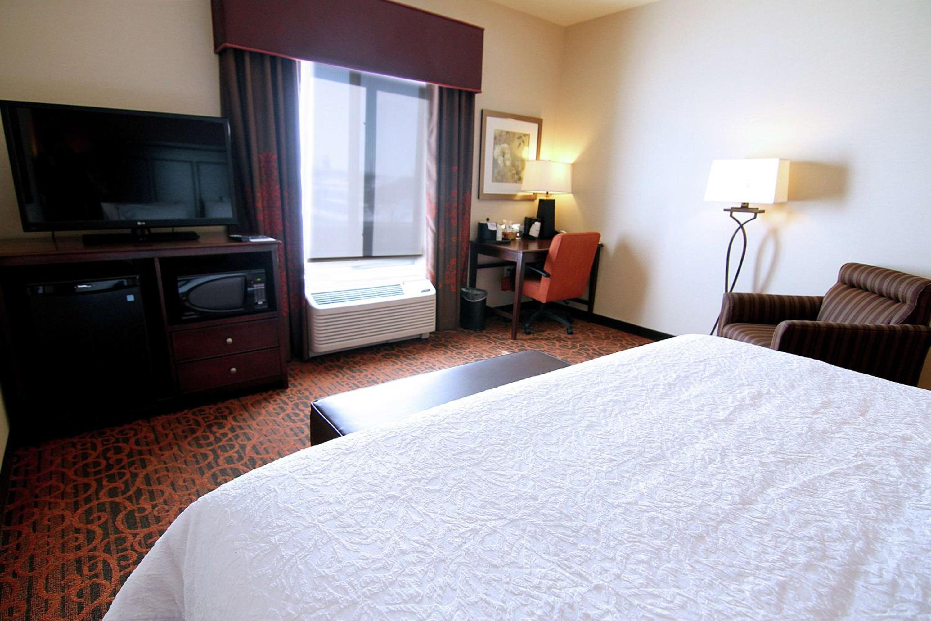 King Room with Accessible Tub - Mobility and Hearing Access/Non-Smoking photo 1