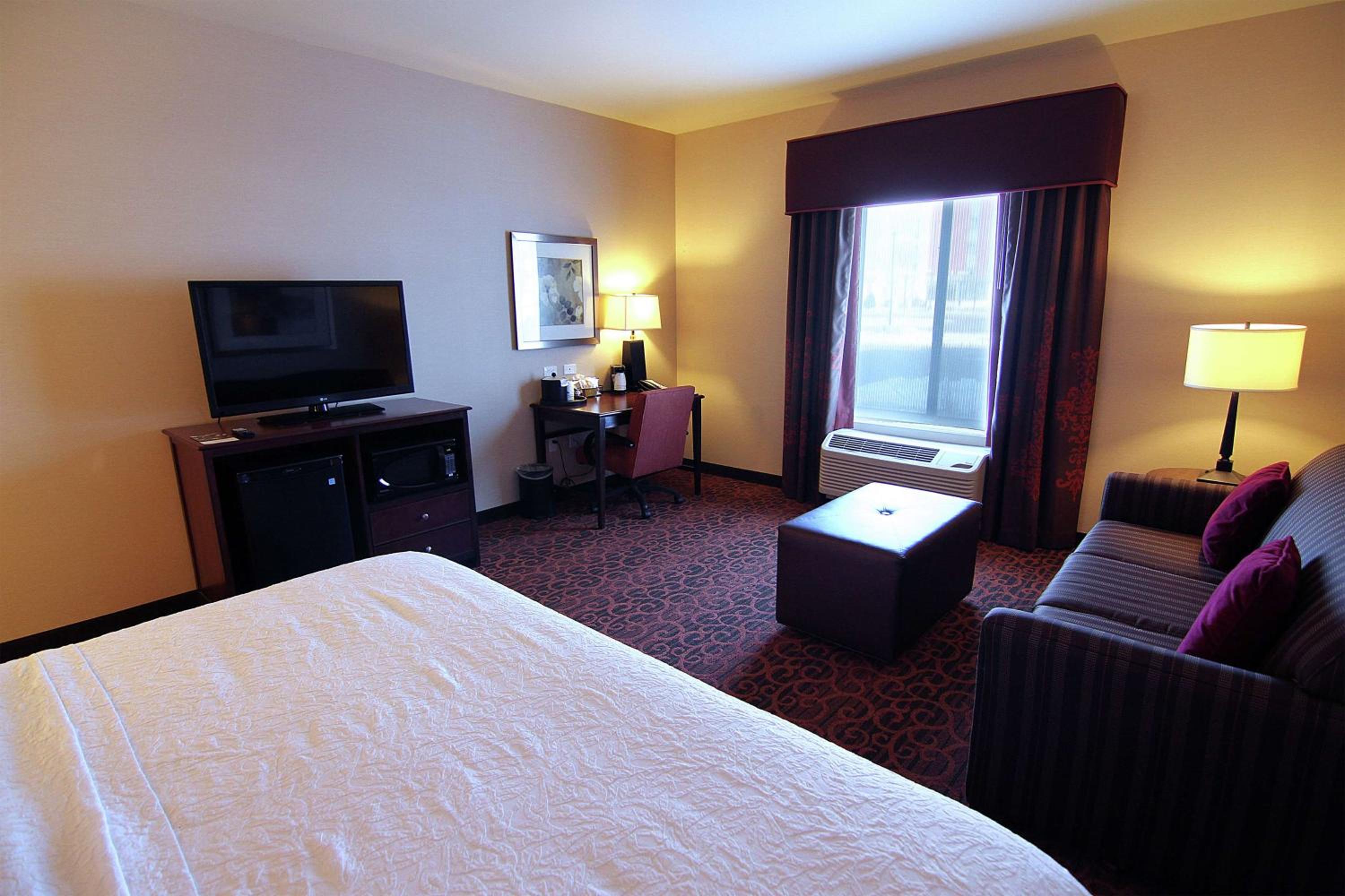 King Room with Sofa Bed photo 2
