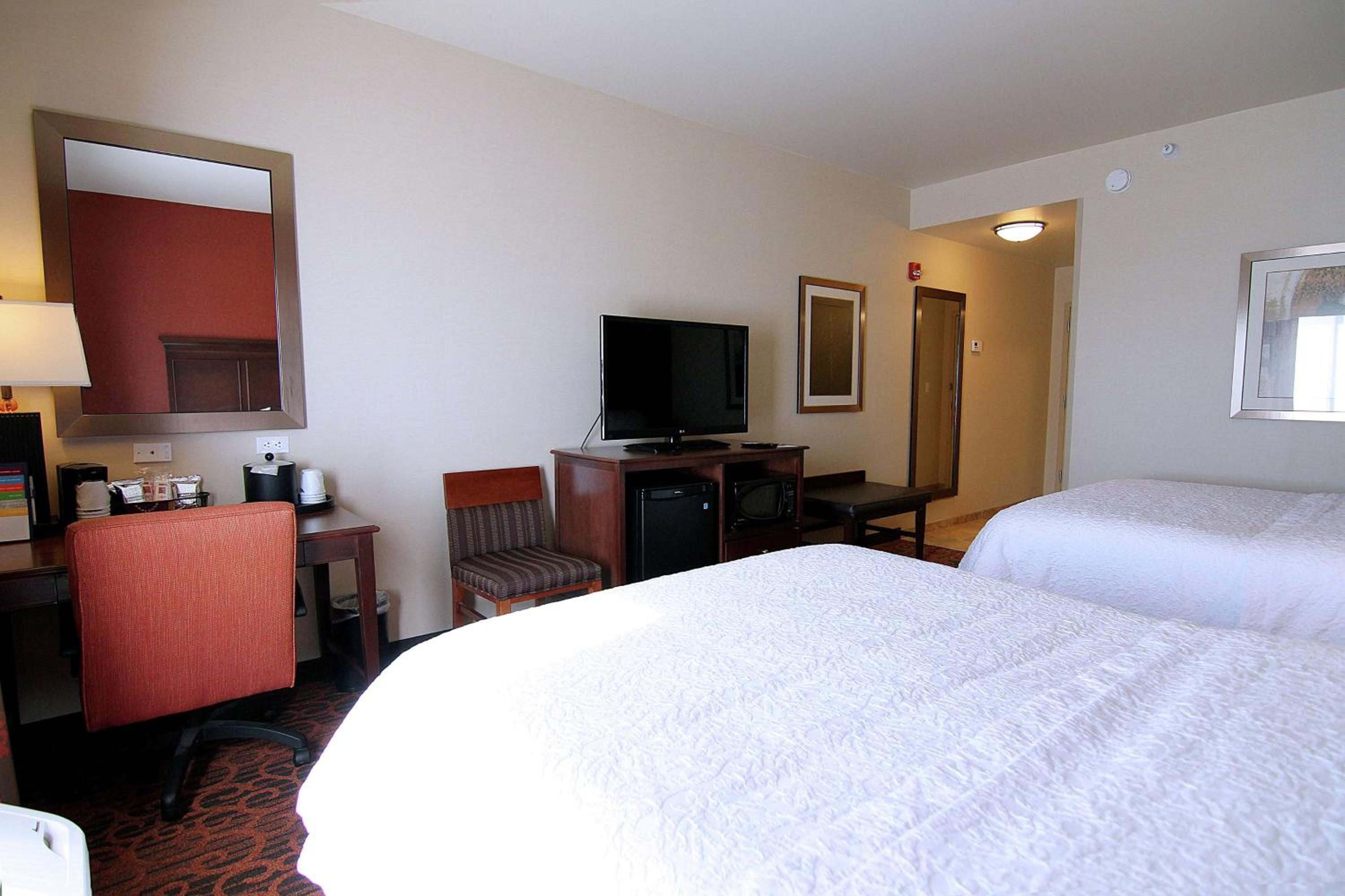 Queen Room with Two Queen Beds - Non-Smoking photo 1