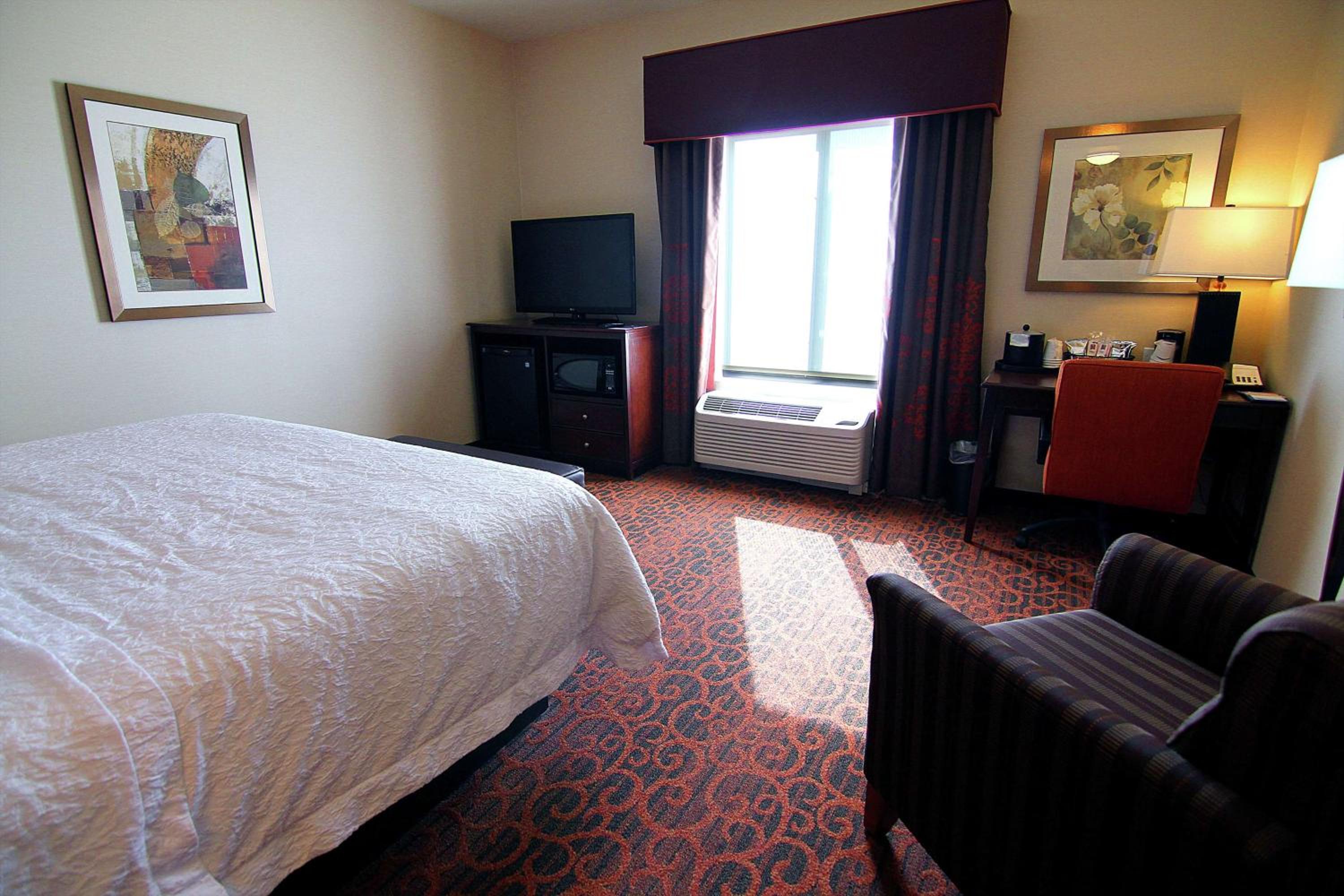 King Room with Accessible Tub - Mobility and Hearing Access/Non-Smoking photo 2