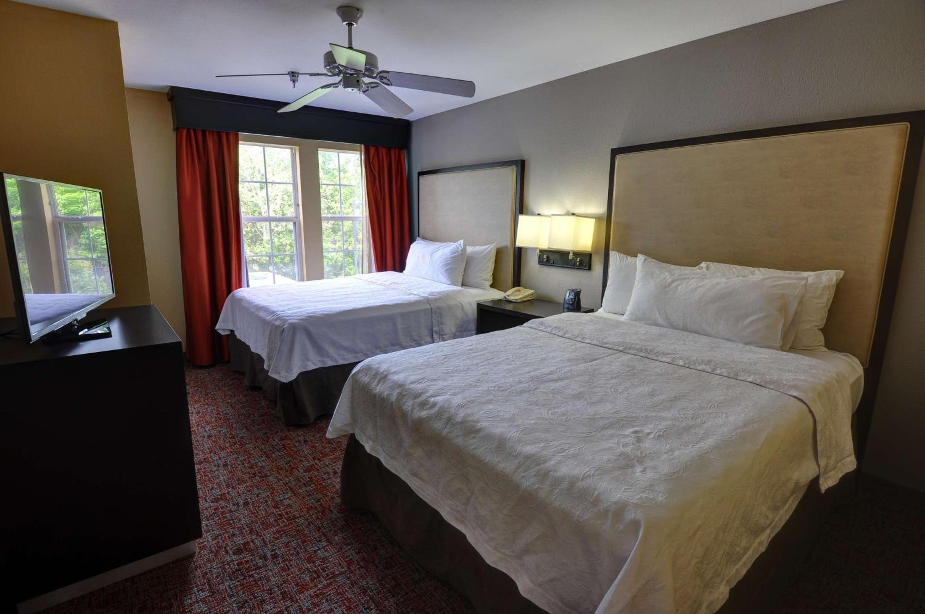 One-Bedroom Queen Suite with Two Queen Beds - Non-Smoking - Photo 1