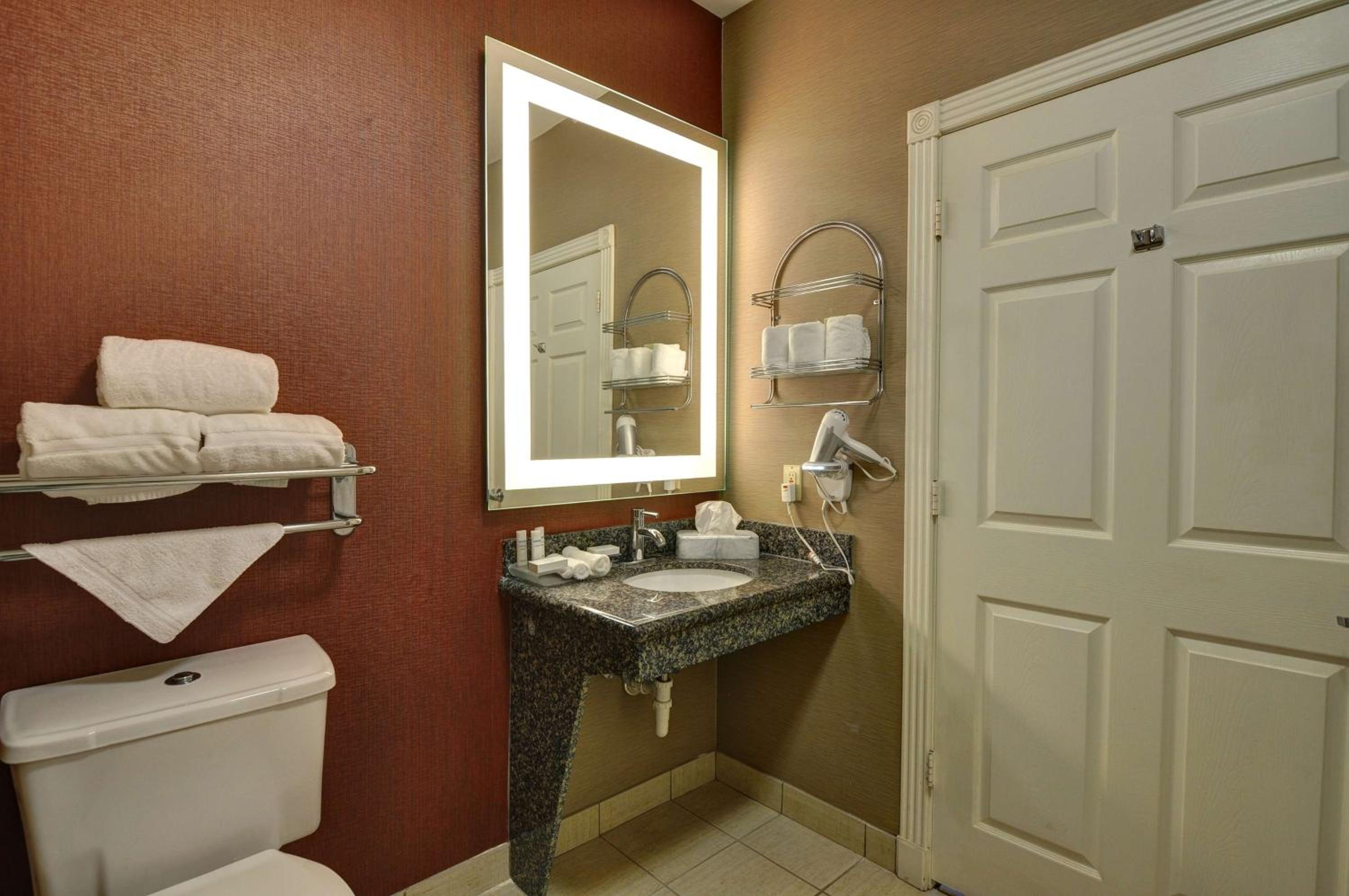 King Suite - Disability Access/Non-Smoking - Photo 2