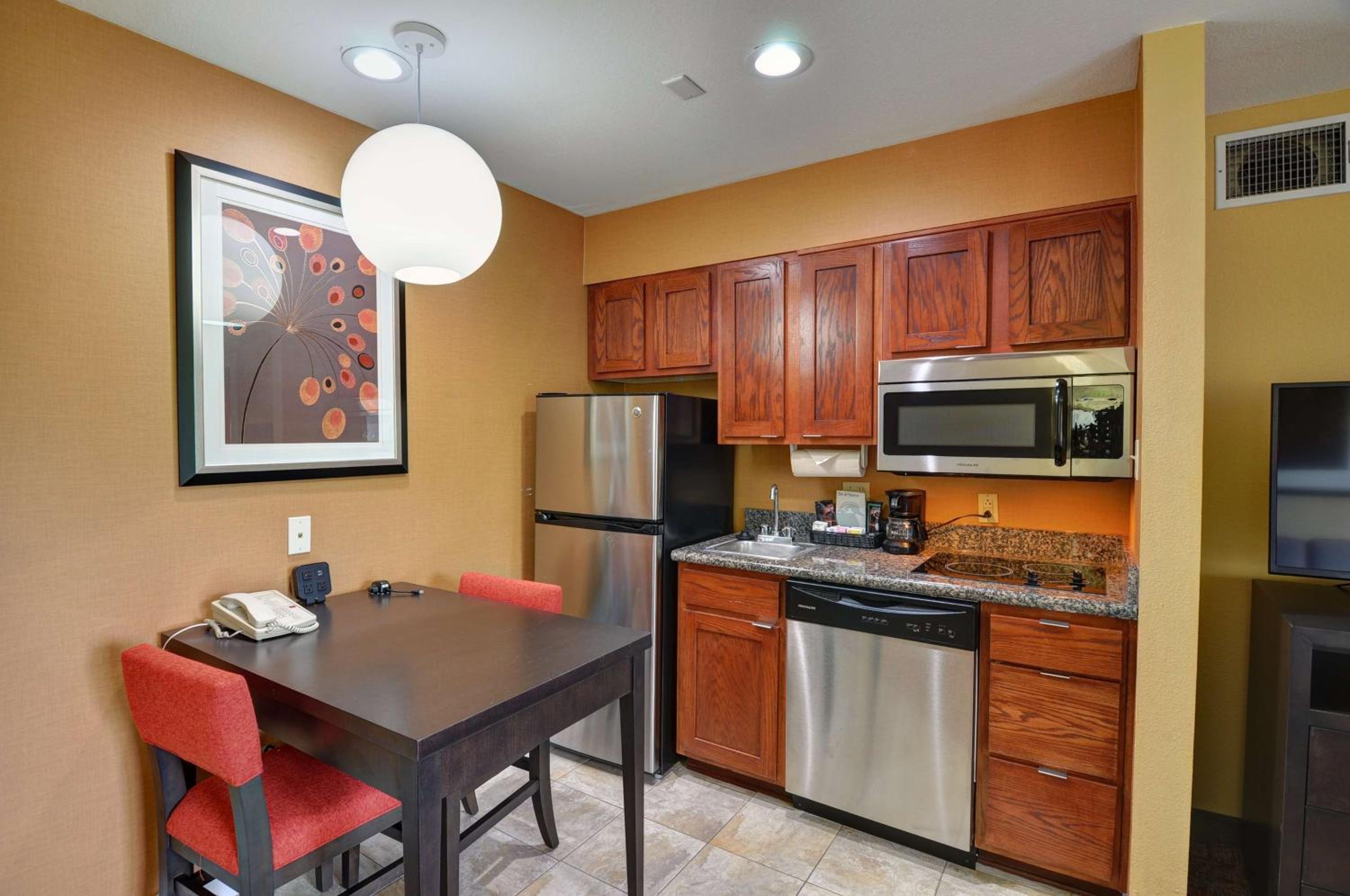 One-Bedroom King Suite - Non-Smoking - Photo 3