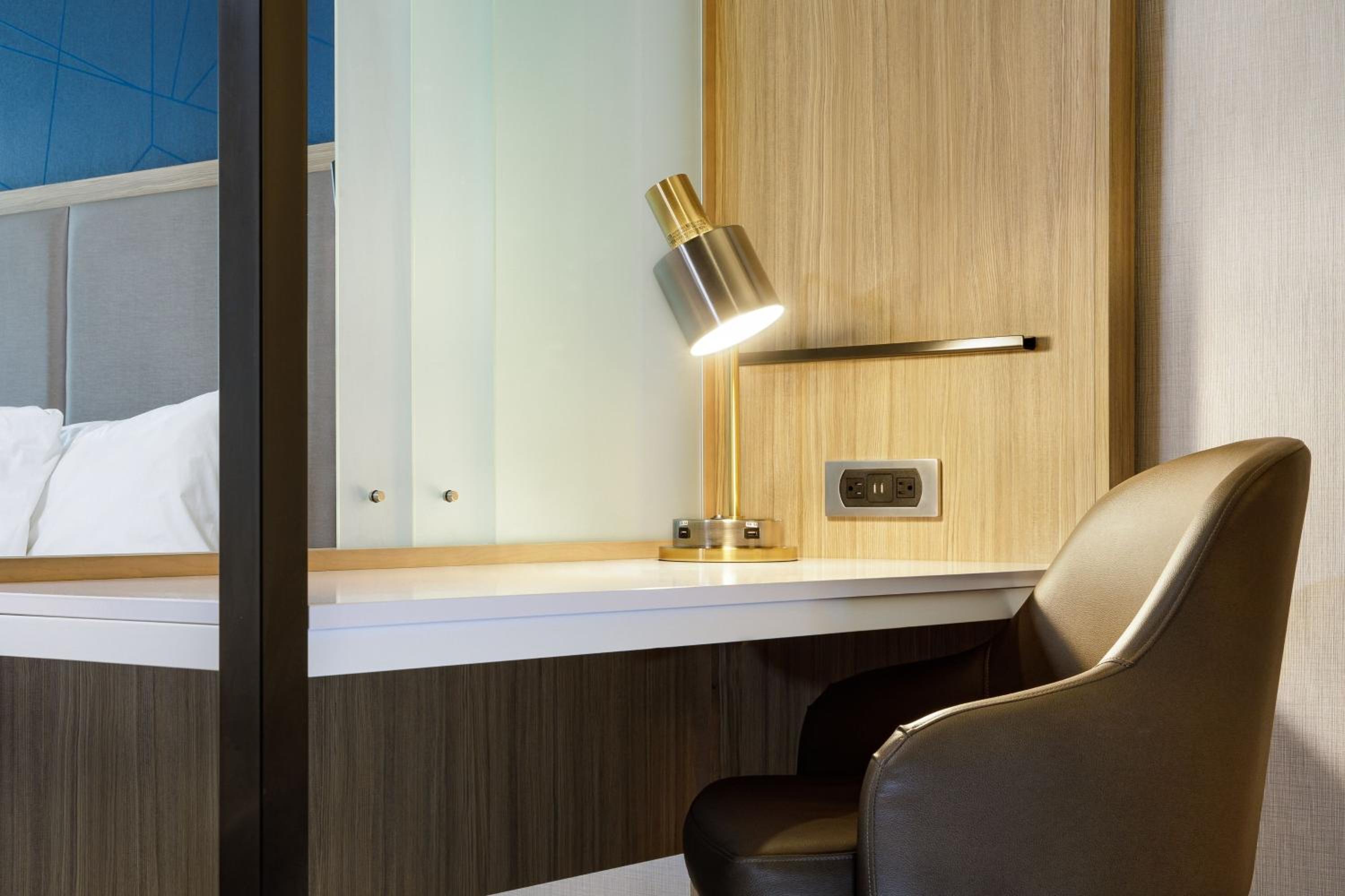 King Suite with Bathtub and Trundle Sofa - Mobility Access/Hearing Accessible - Photo 2