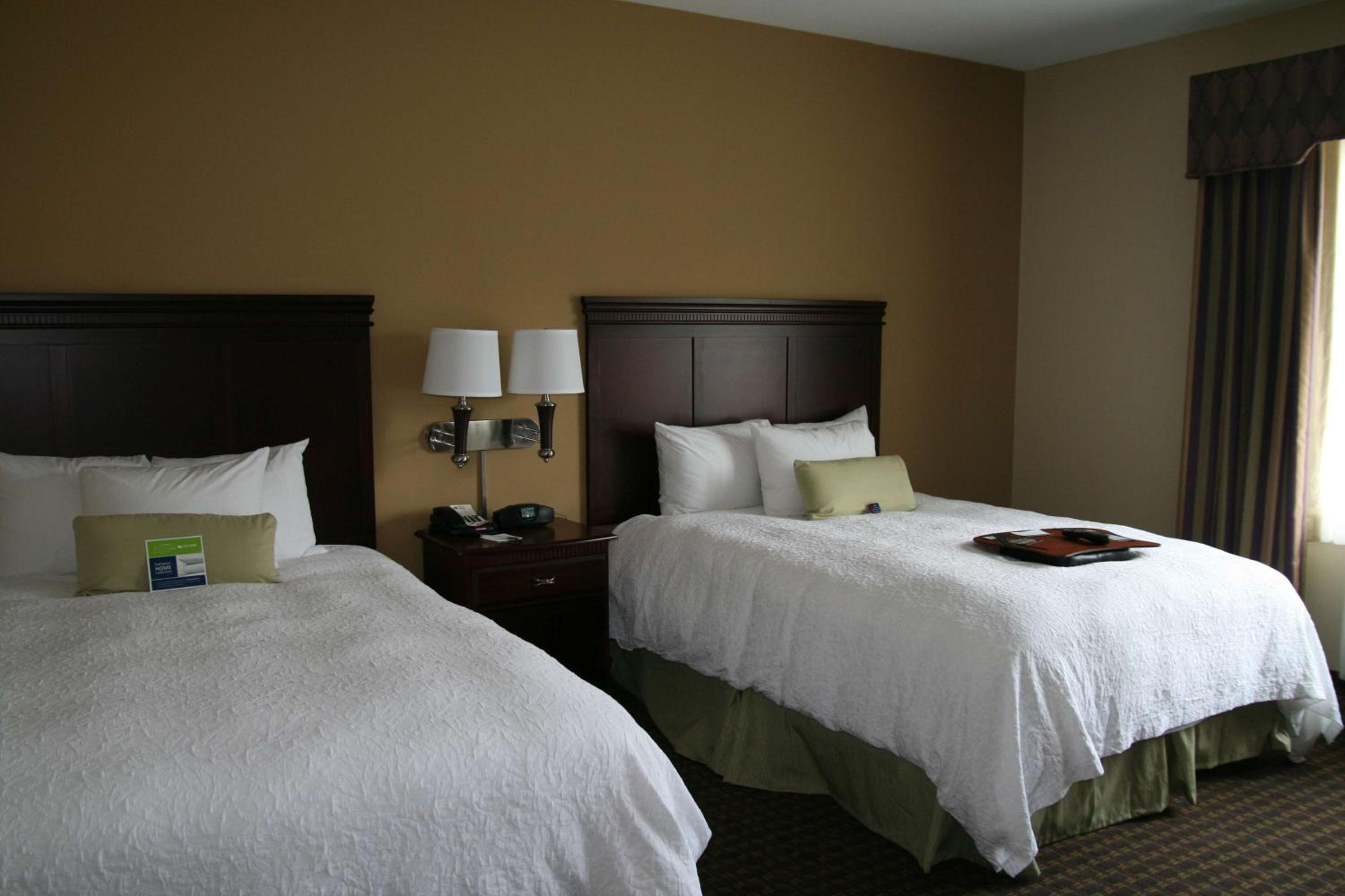 Queen Room With Two Queen Beds - Non-Smoking - Photo 1
